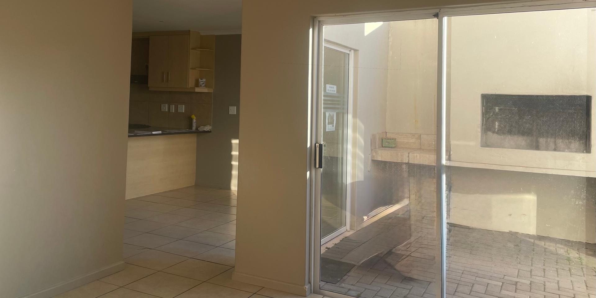 Image 4 of 6