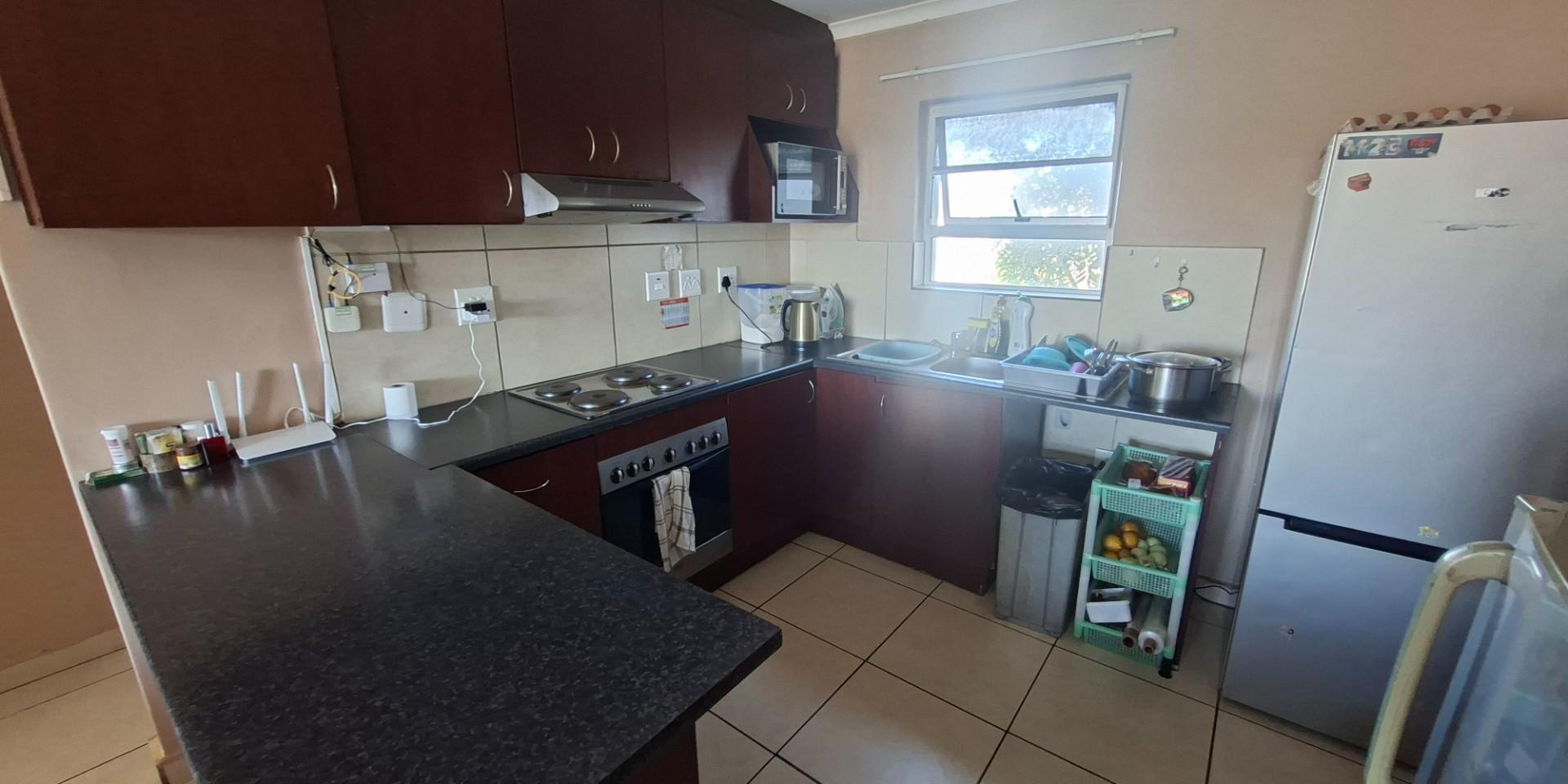 Image 4 of 6