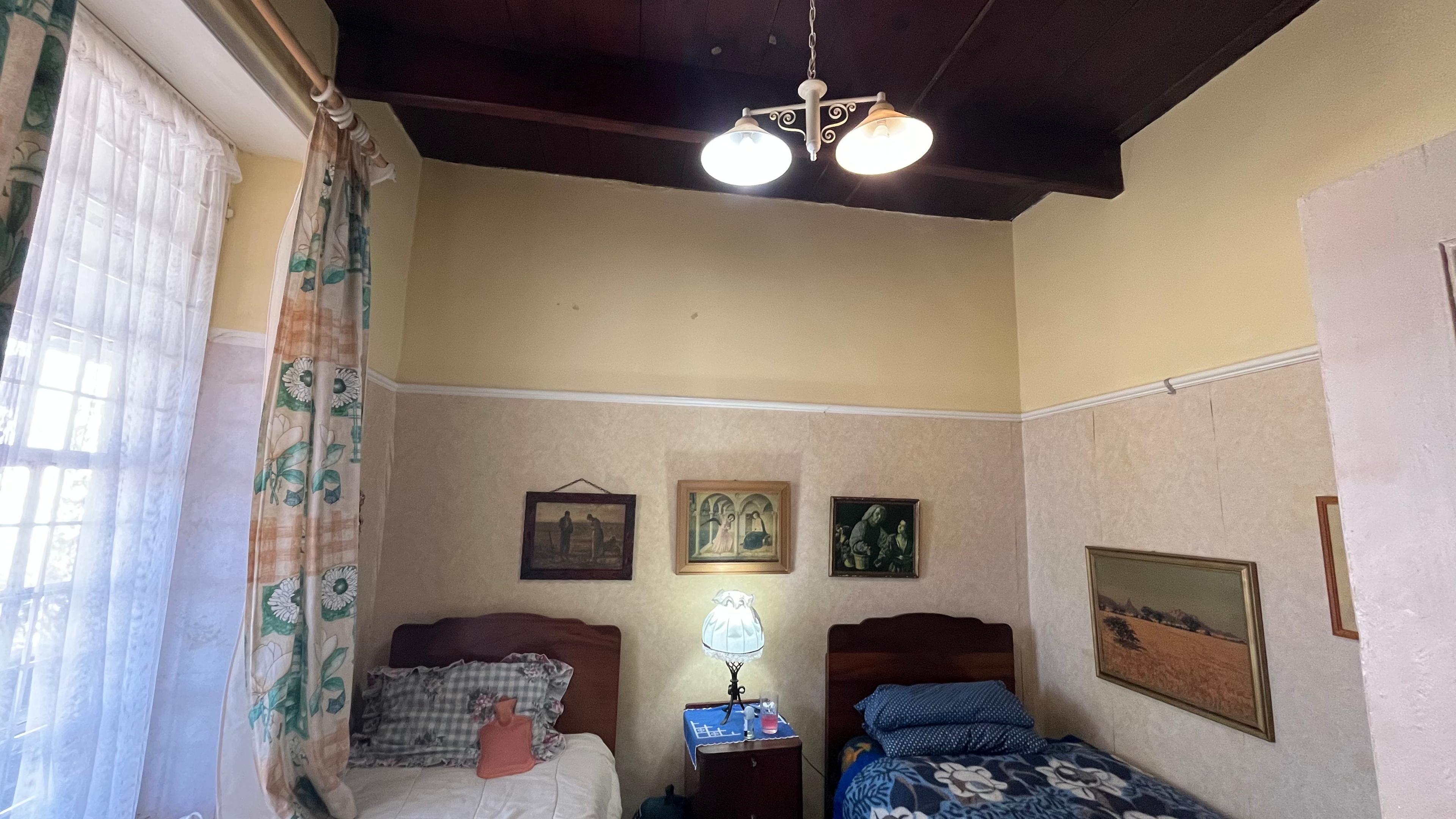 Image 4 of 6