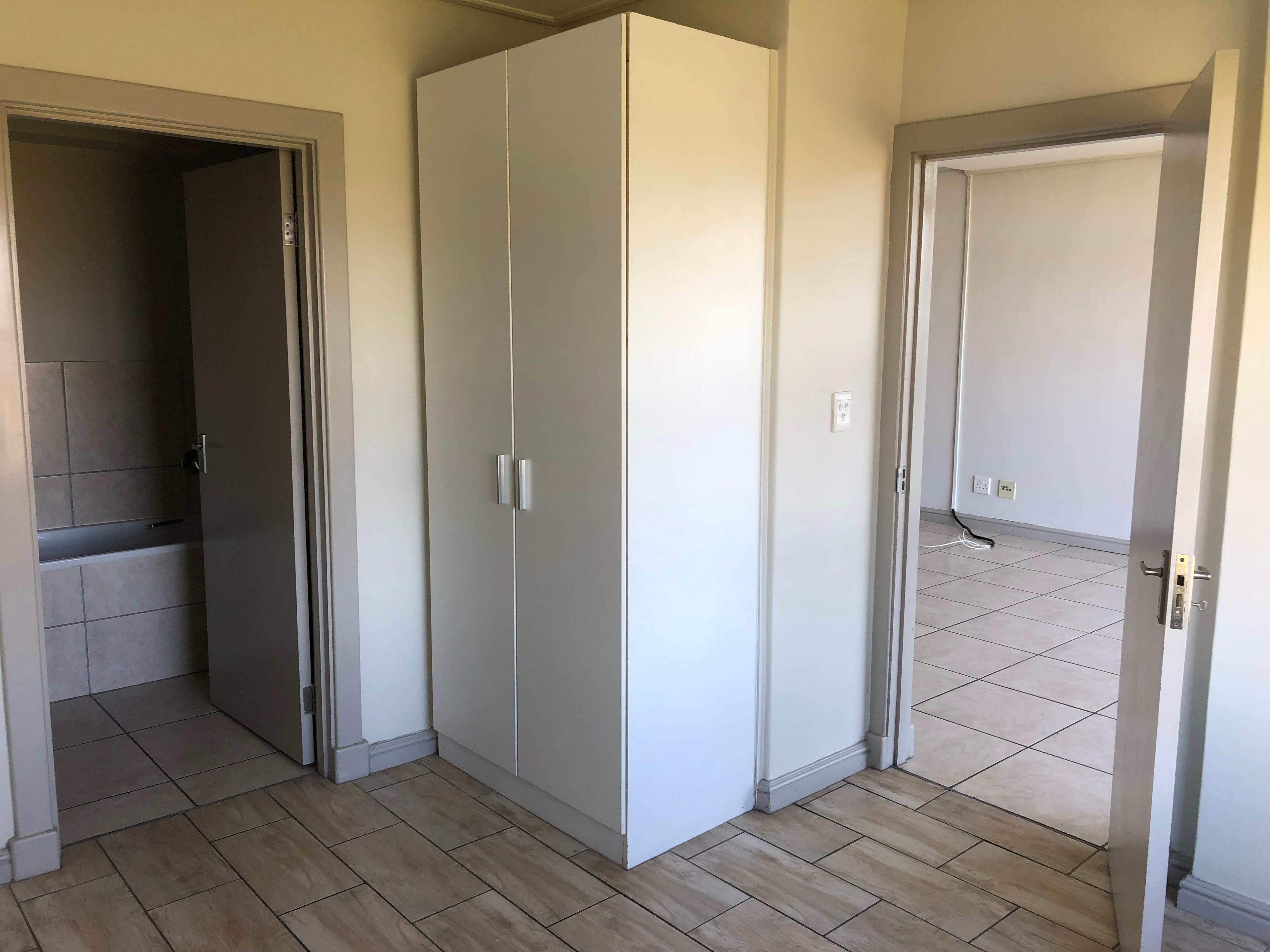 Image 4 of 6