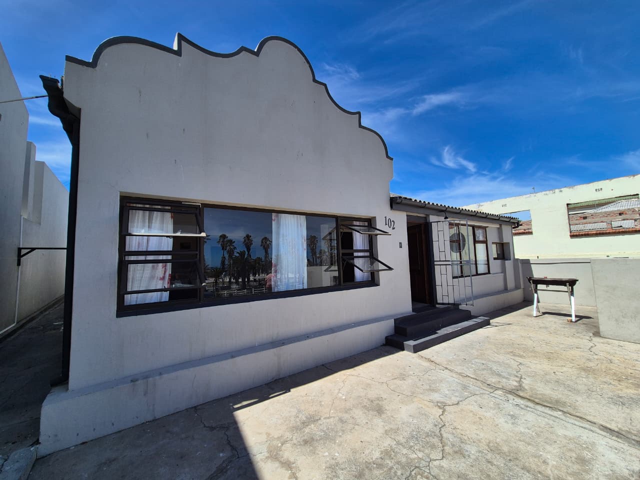 Image 2 of 6