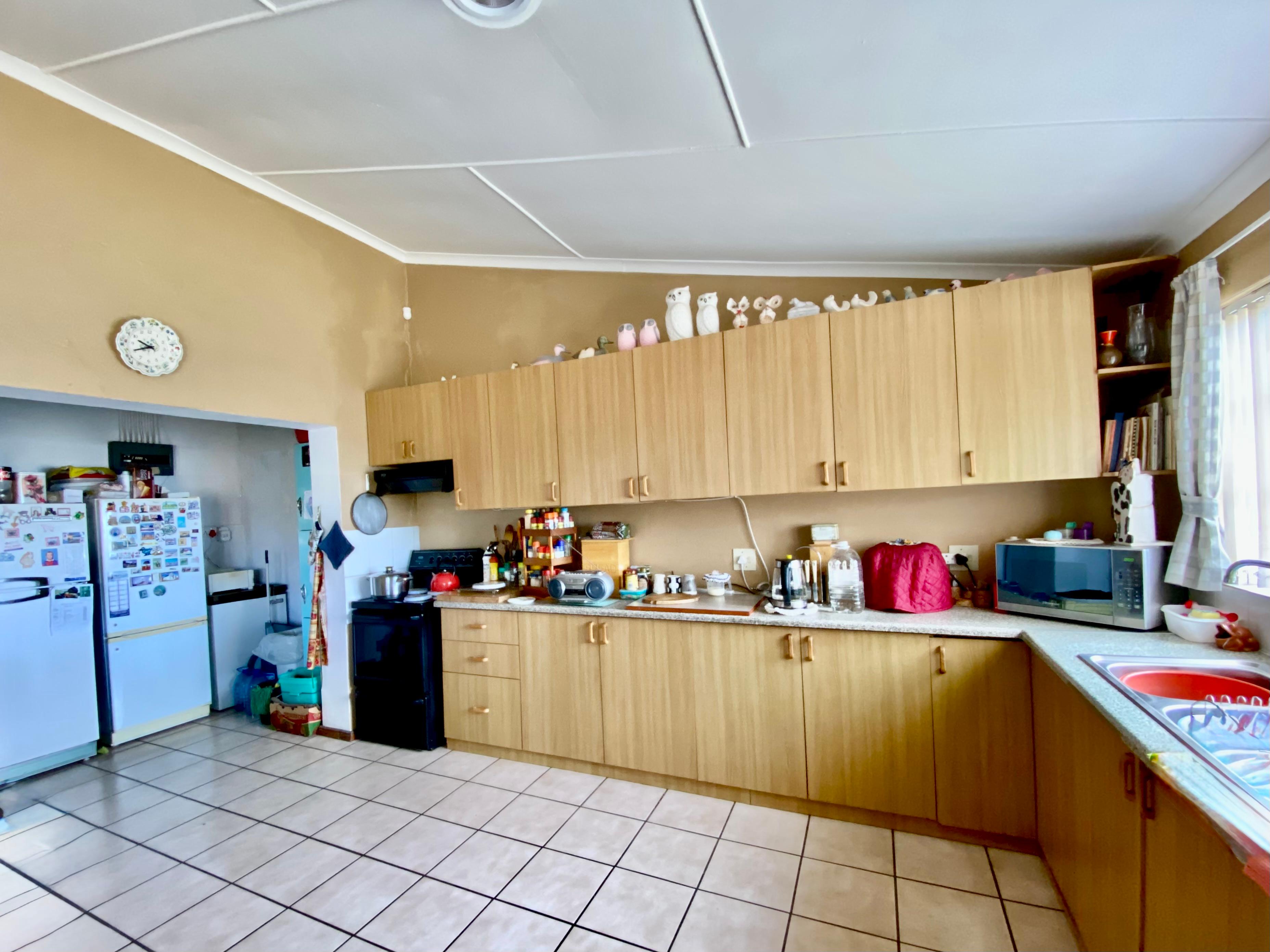 Image 3 of 6