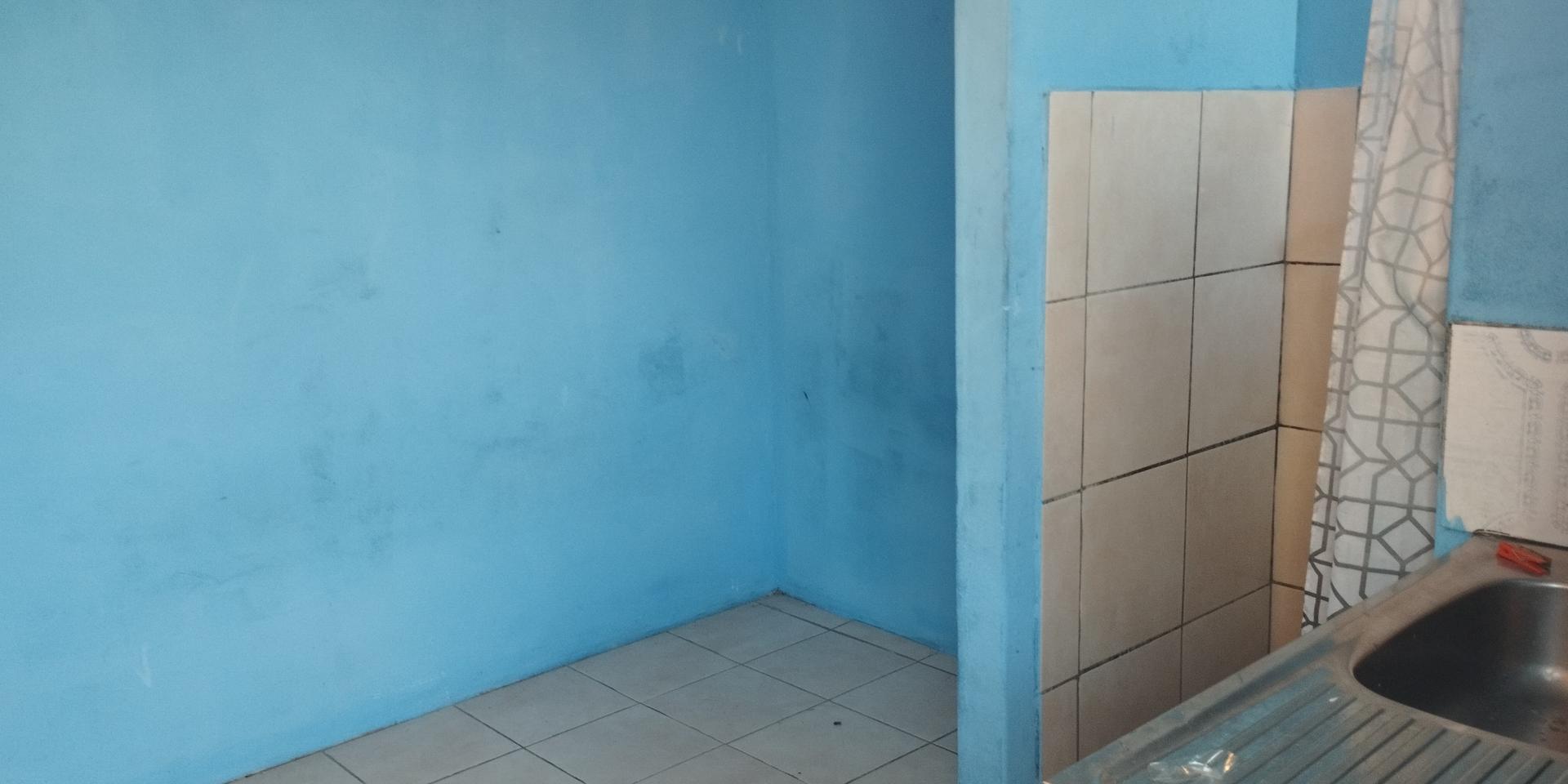 Image 4 of 6