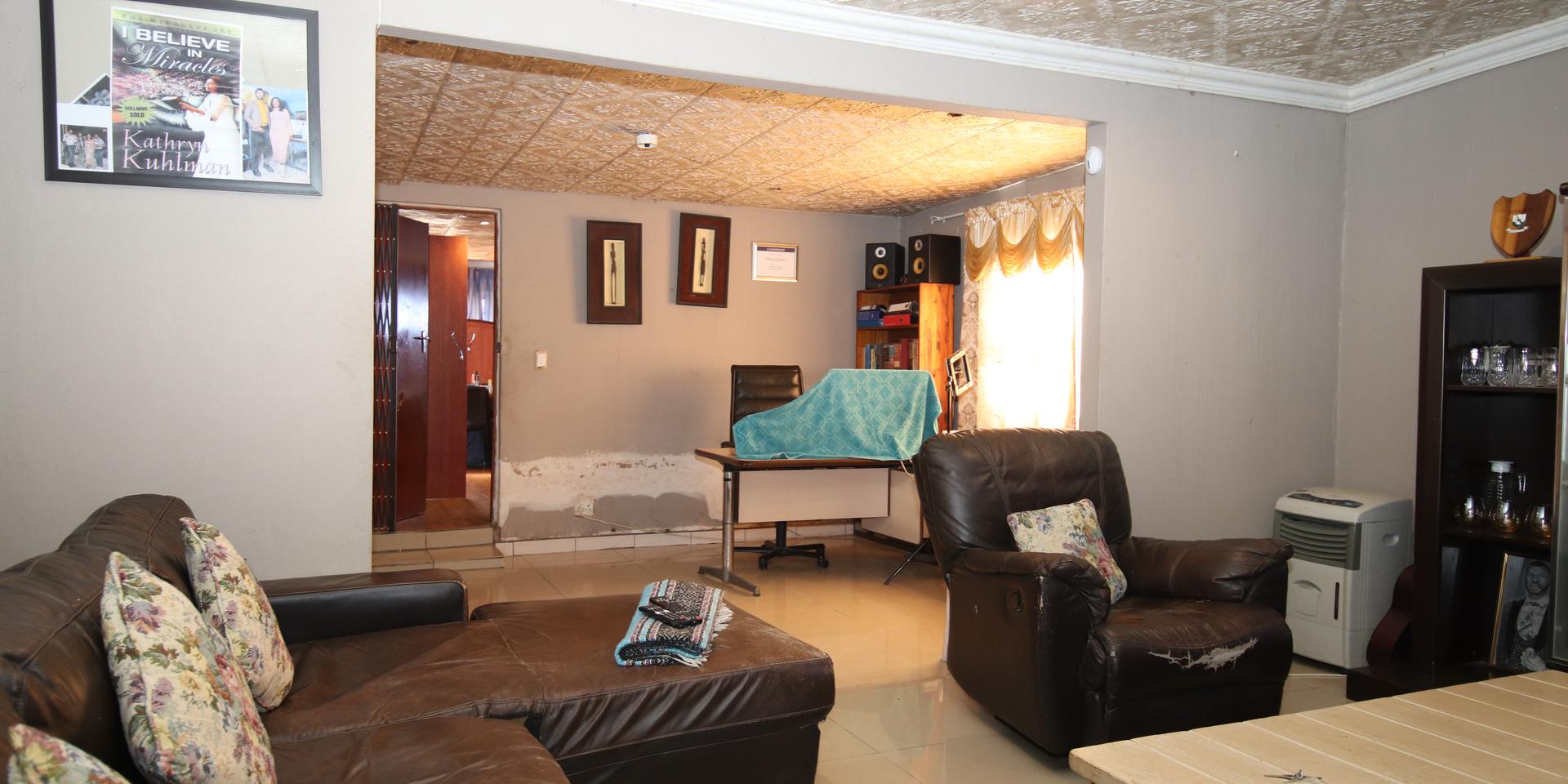 Image 4 of 6