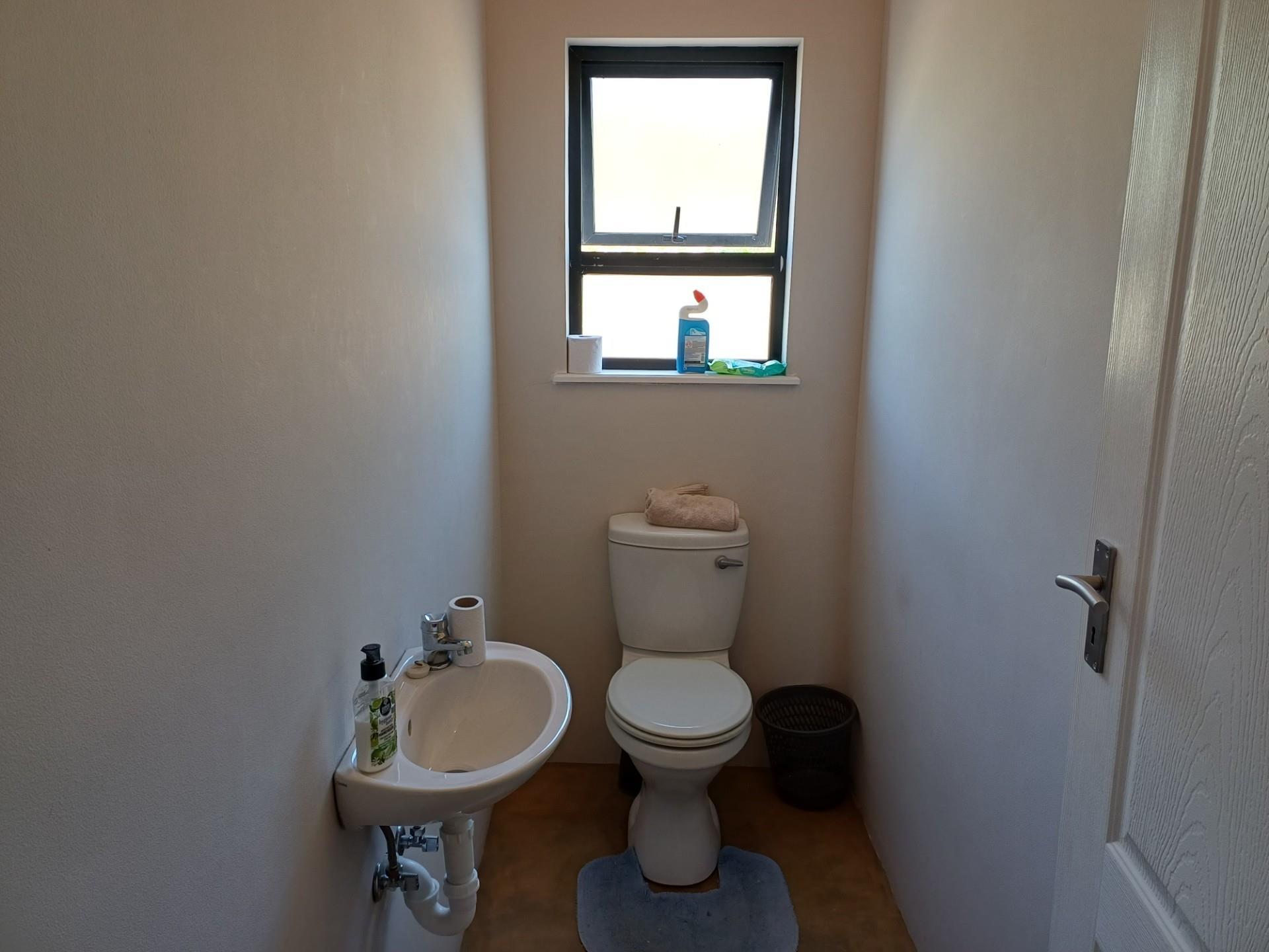 Image 4 of 6