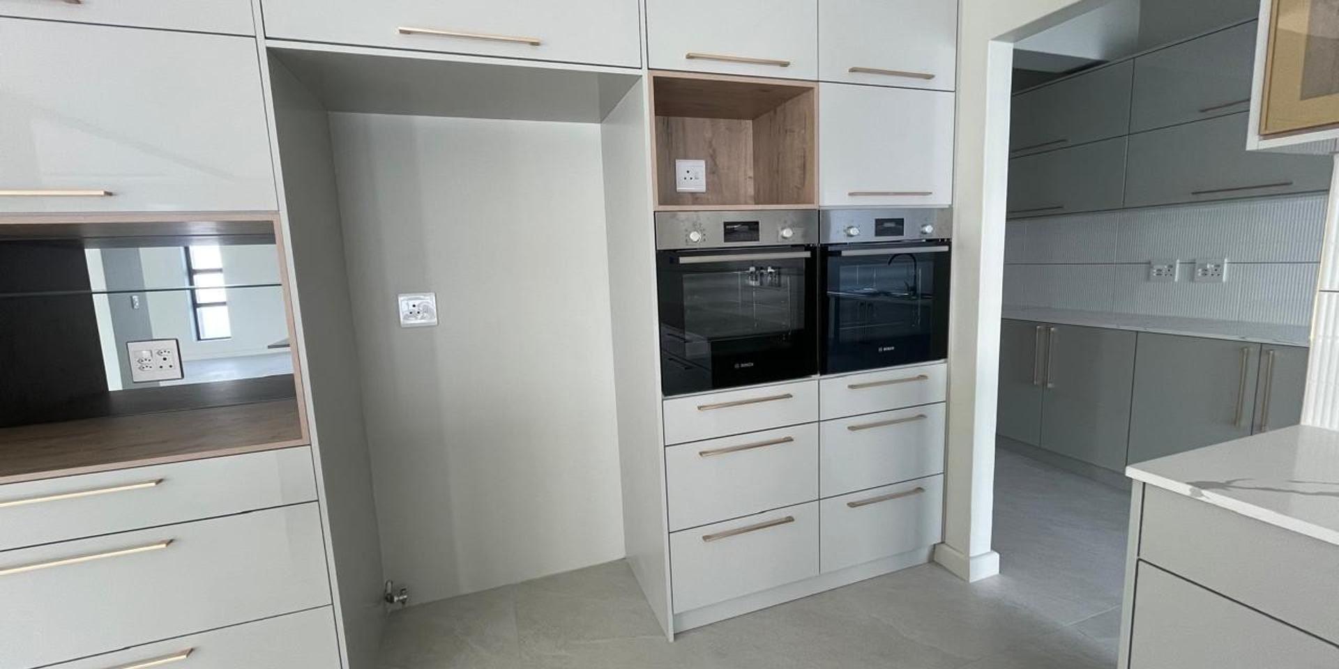 Image 4 of 6
