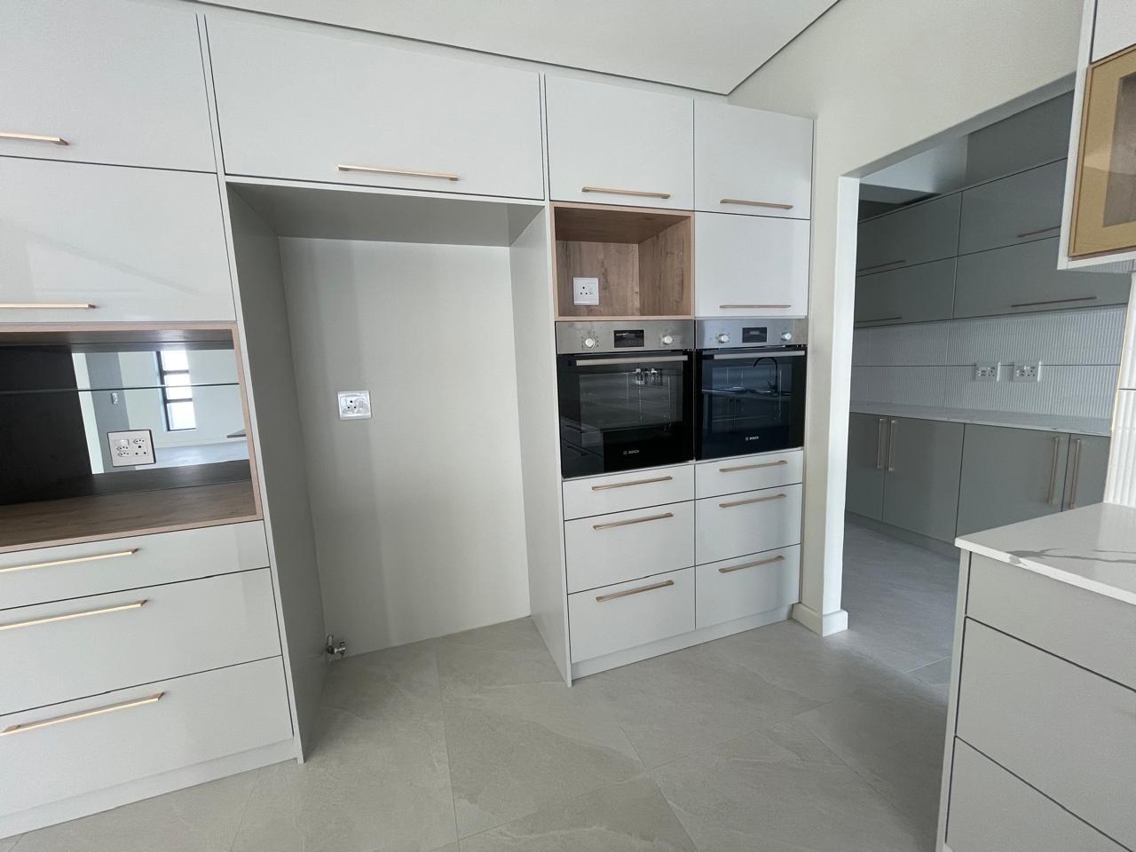 Image 4 of 6