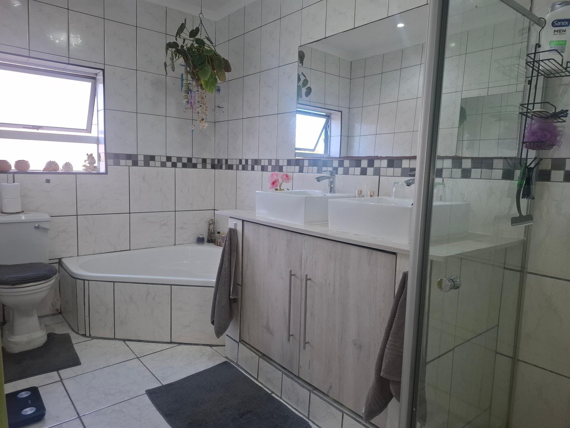 Image 4 of 6