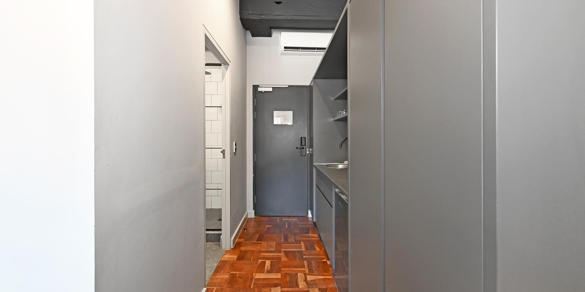 Image 4 of 6