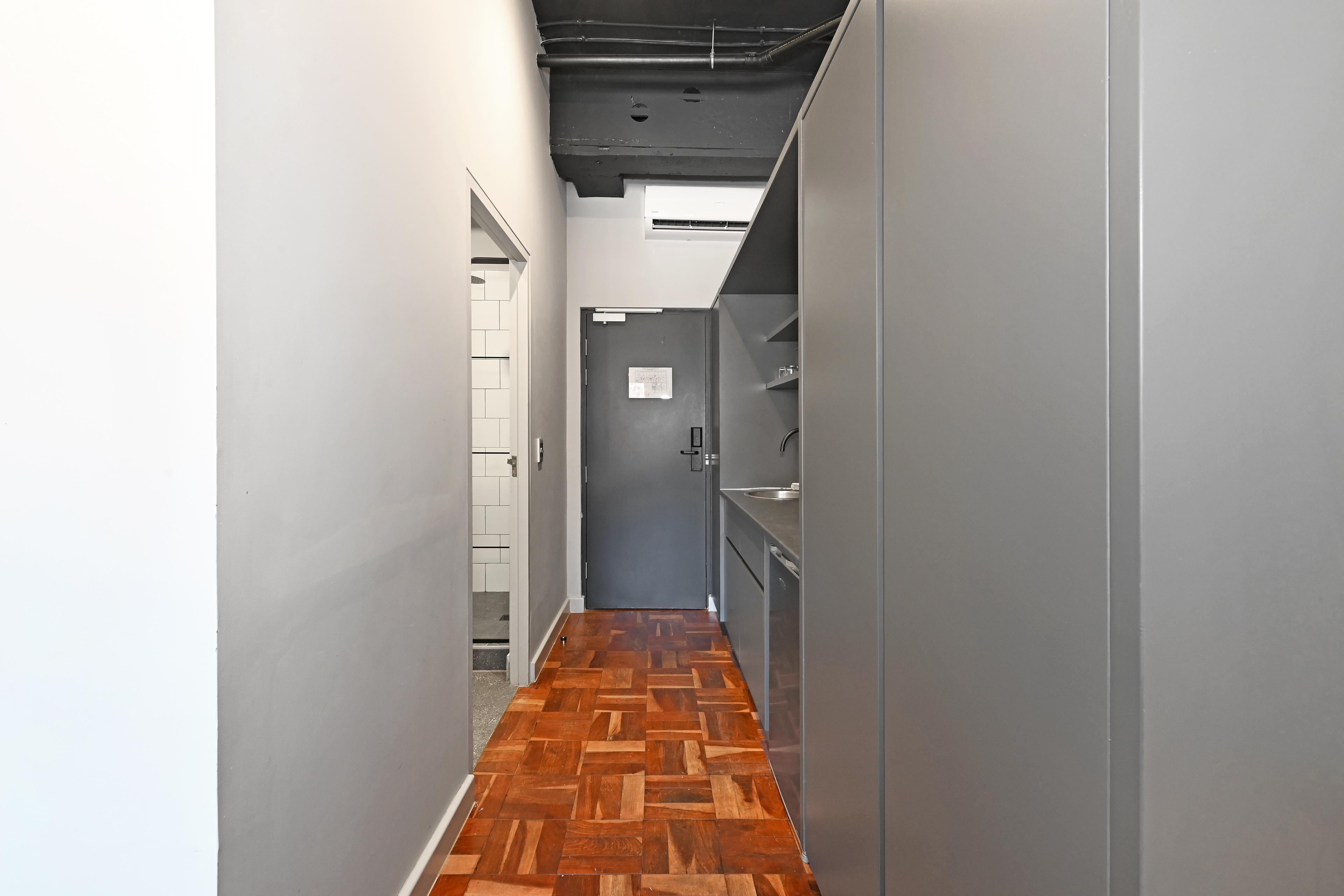 Image 4 of 6