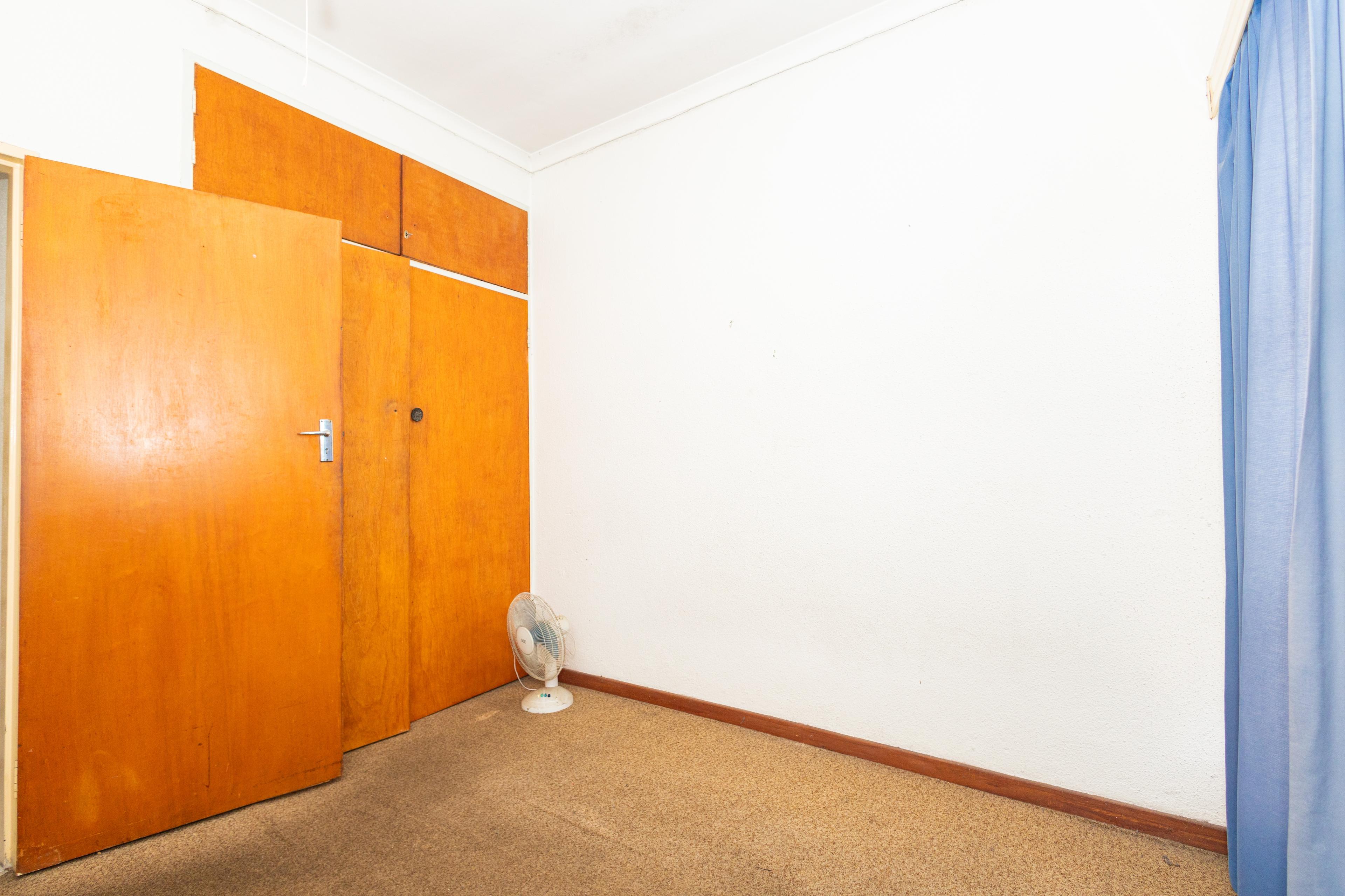 Image 3 of 6