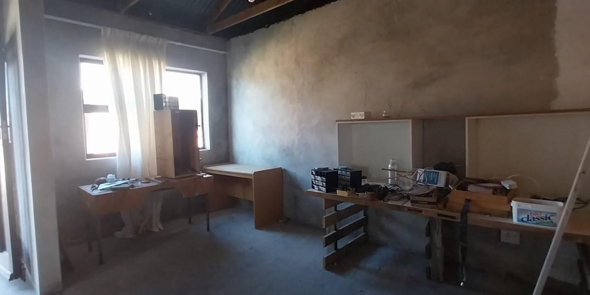 Image 4 of 6