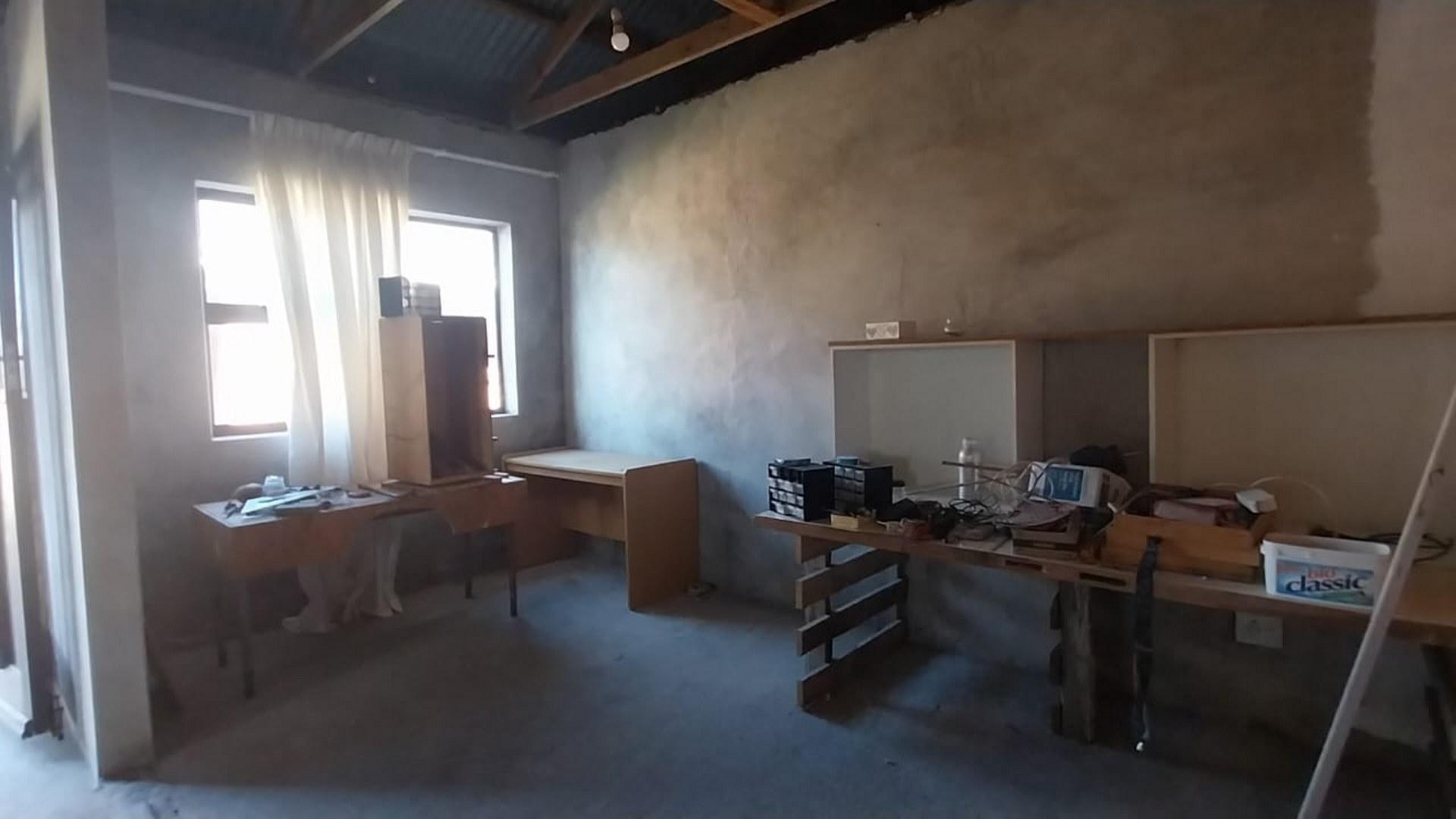 Image 4 of 6