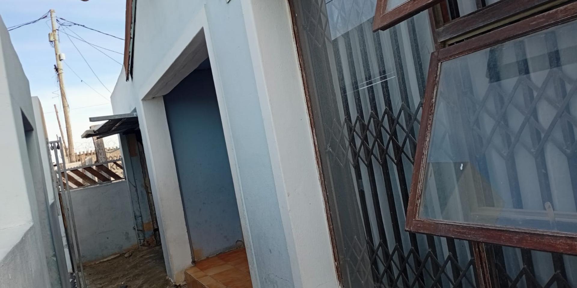 Image 2 of 6