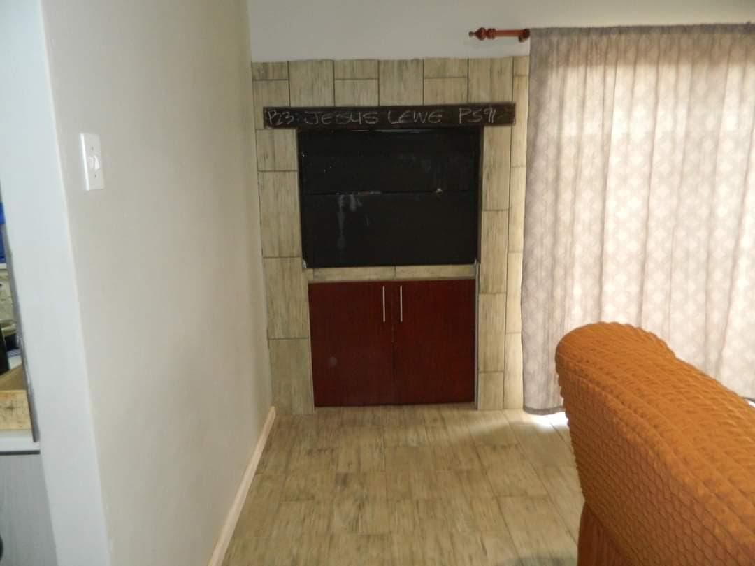 Image 4 of 6
