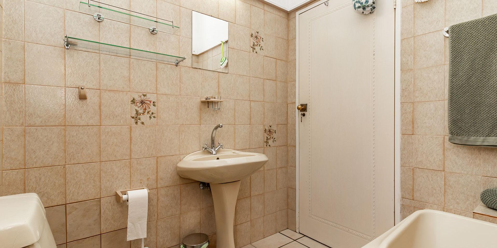 Image 2 of 6