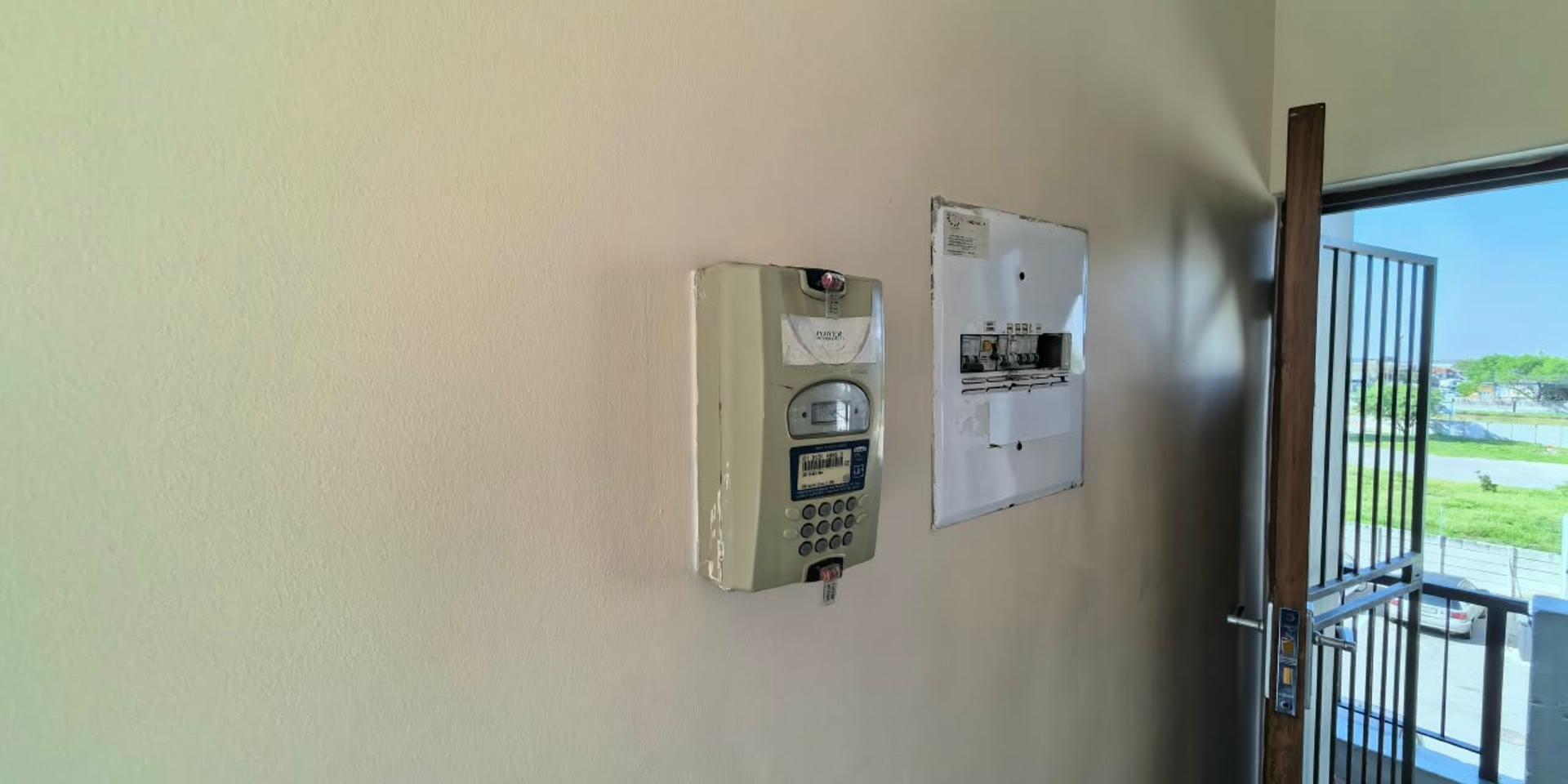 Image 2 of 6