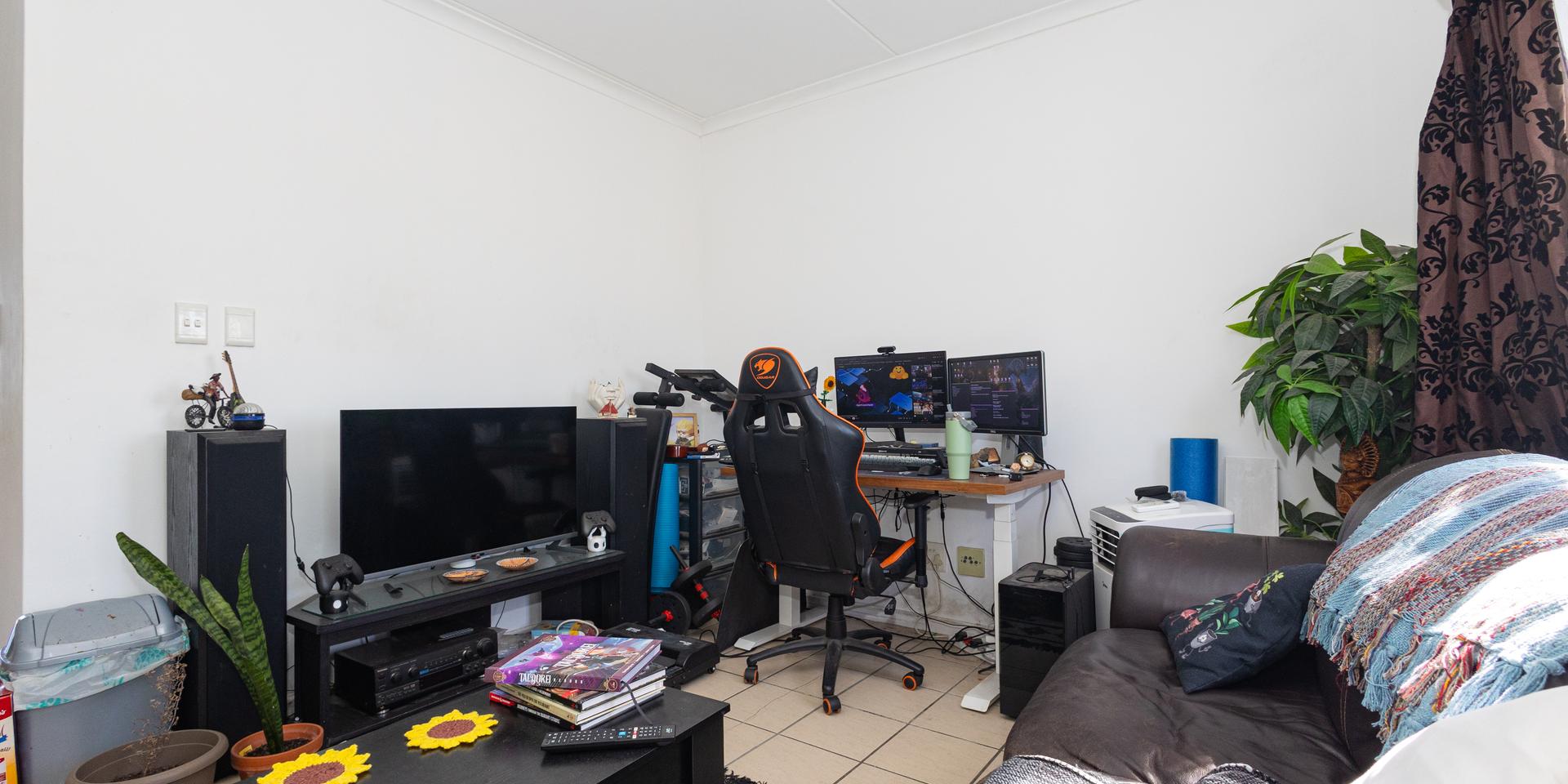 Image 4 of 6