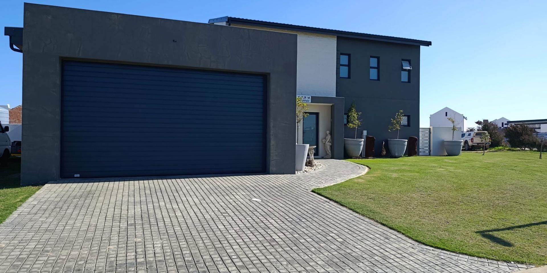 Image 4 of 6