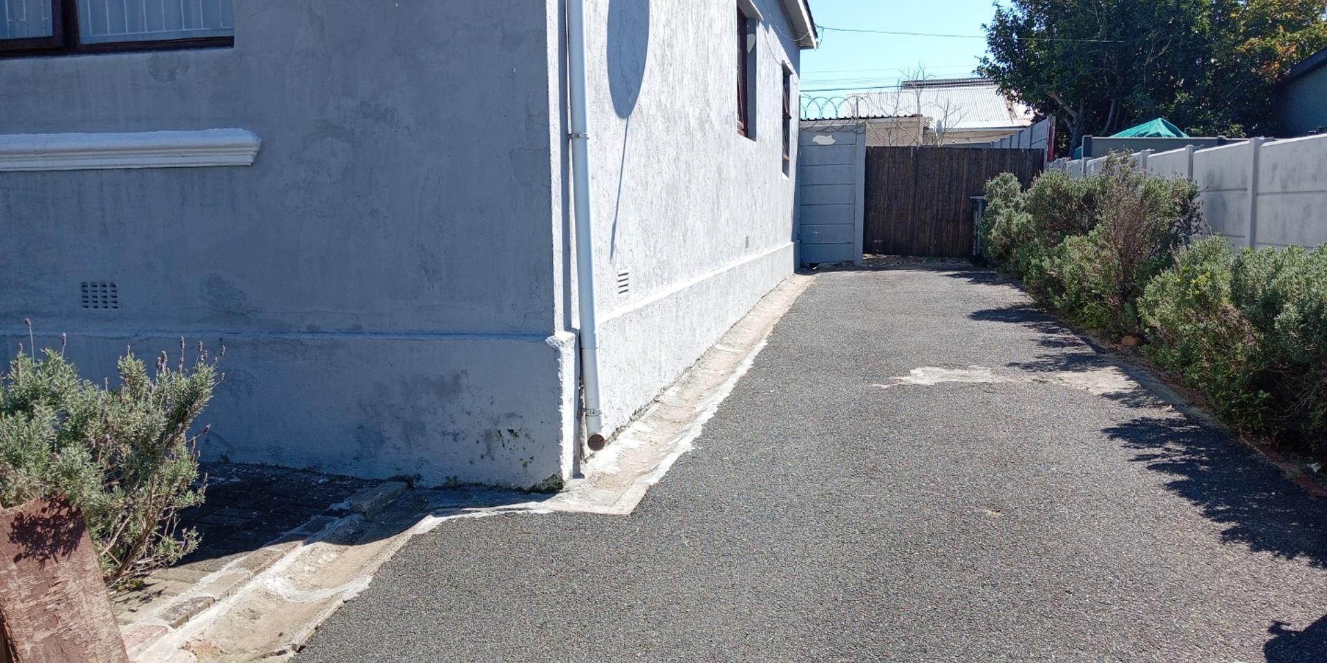 Image 3 of 6