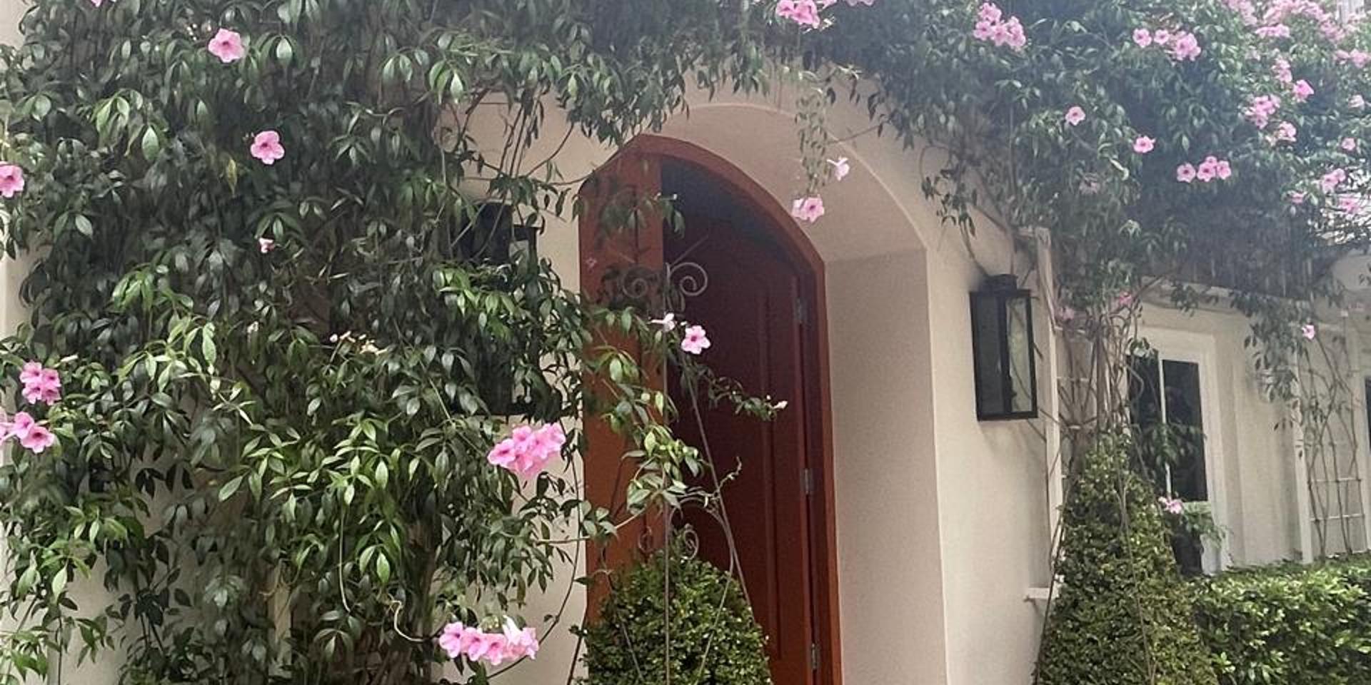 Image 4 of 6