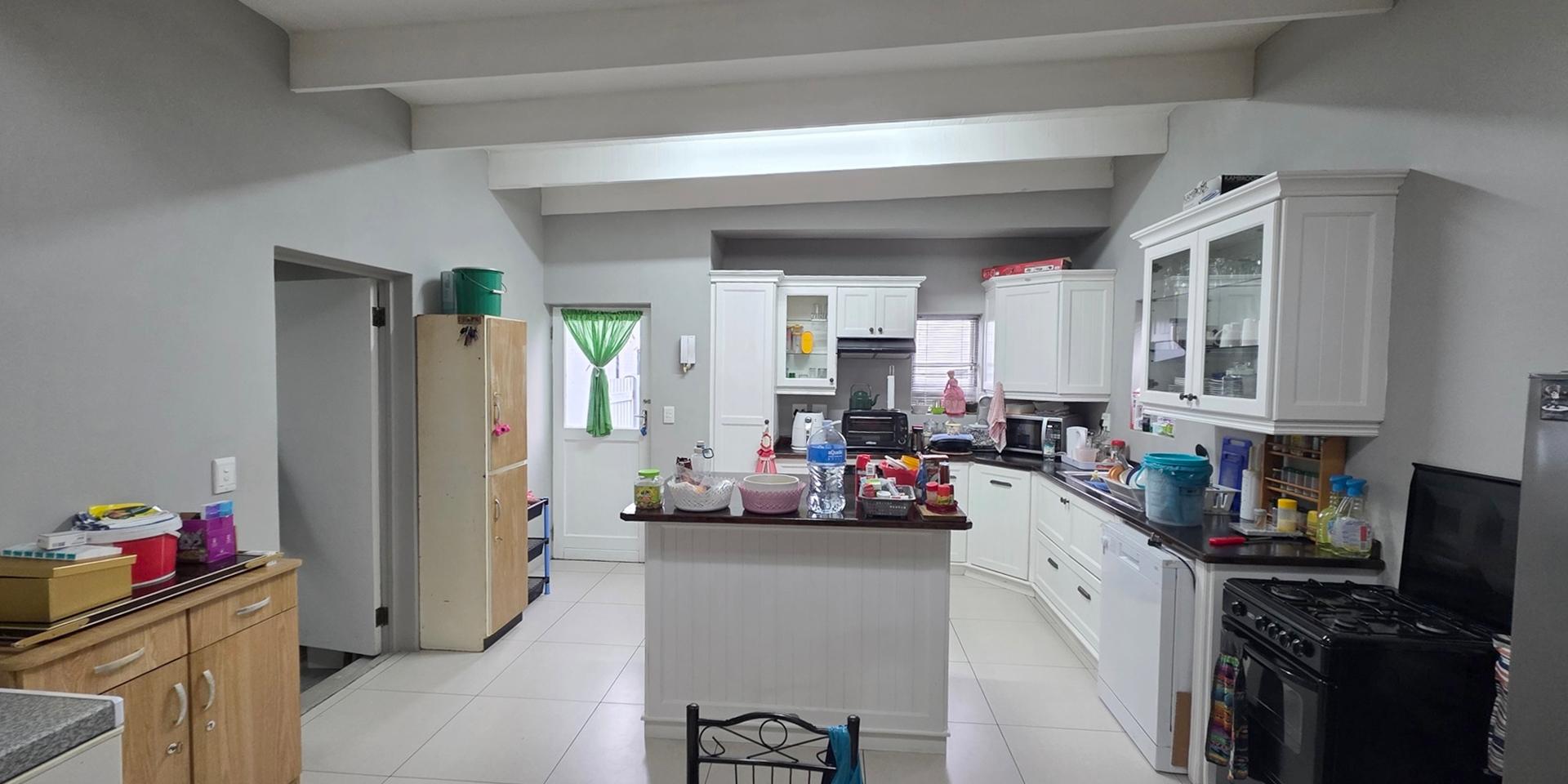 Image 4 of 6