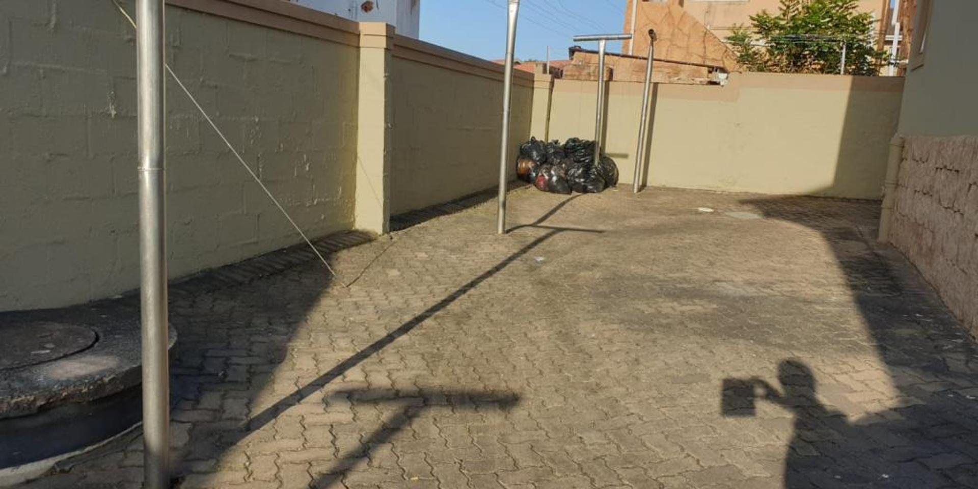 Image 4 of 6