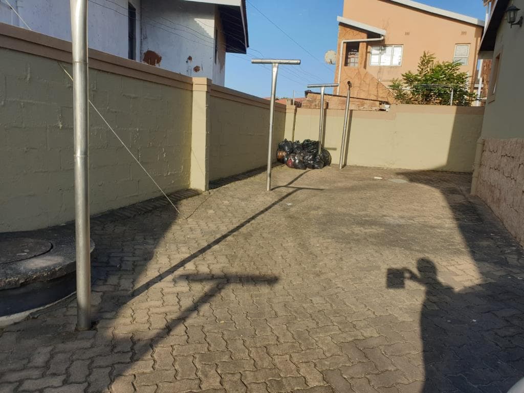 Image 4 of 6