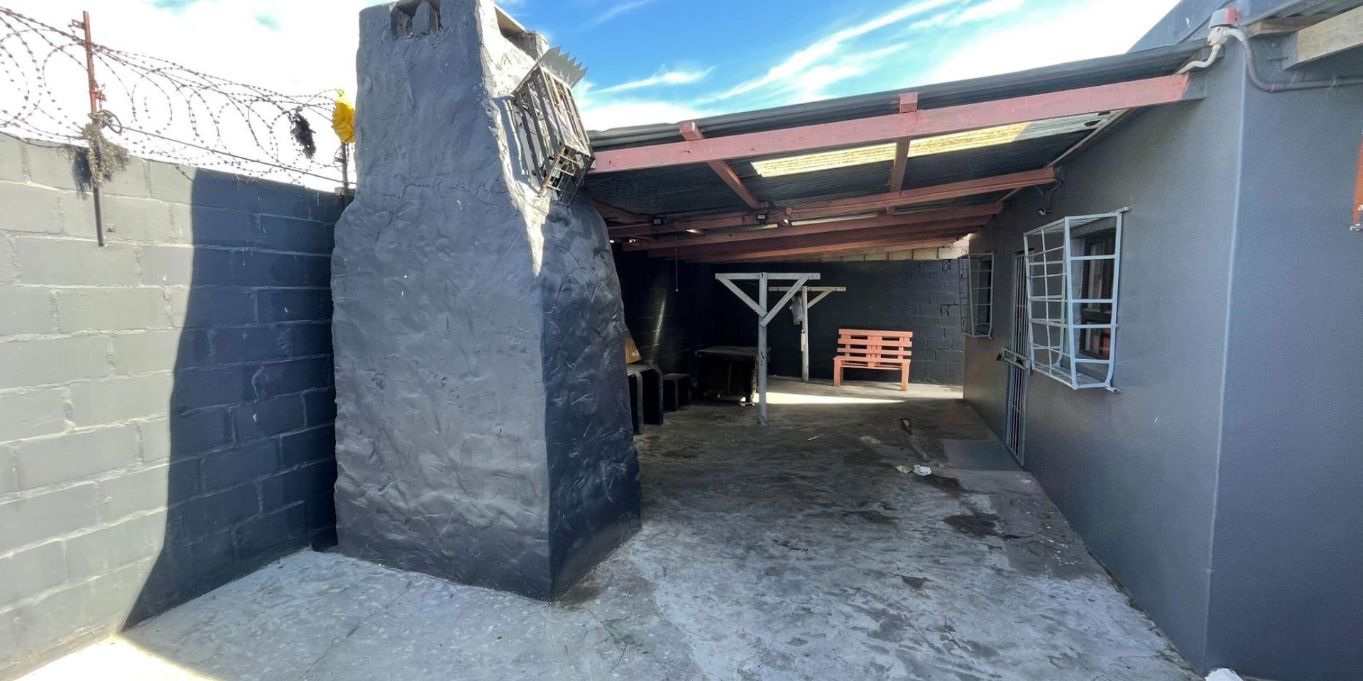Image 4 of 6