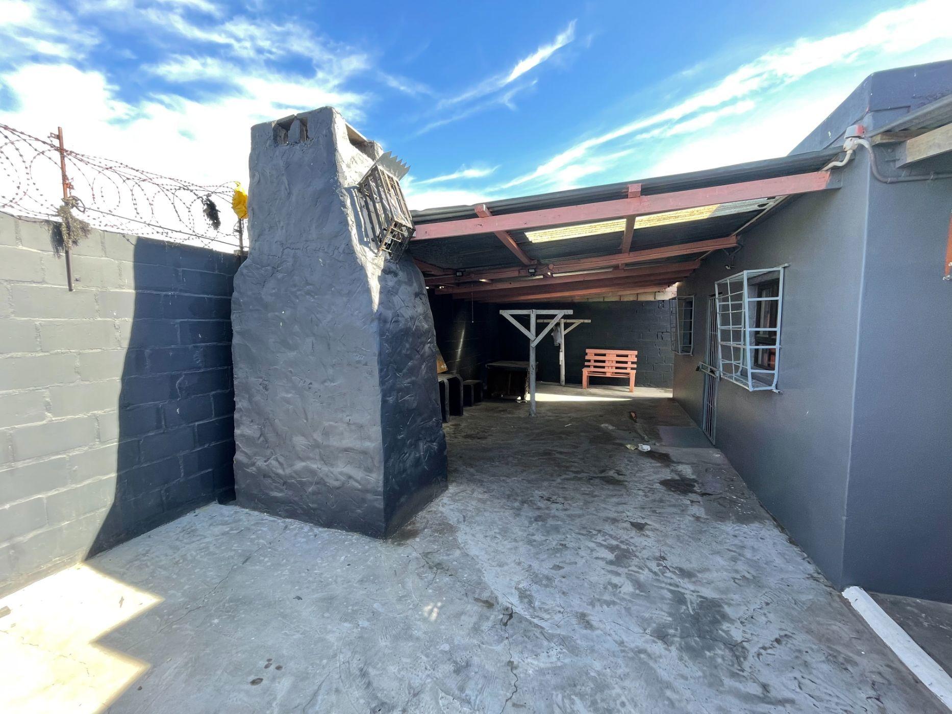 Image 4 of 6