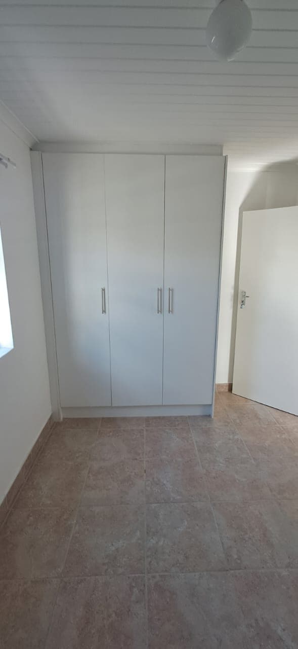 Image 4 of 6
