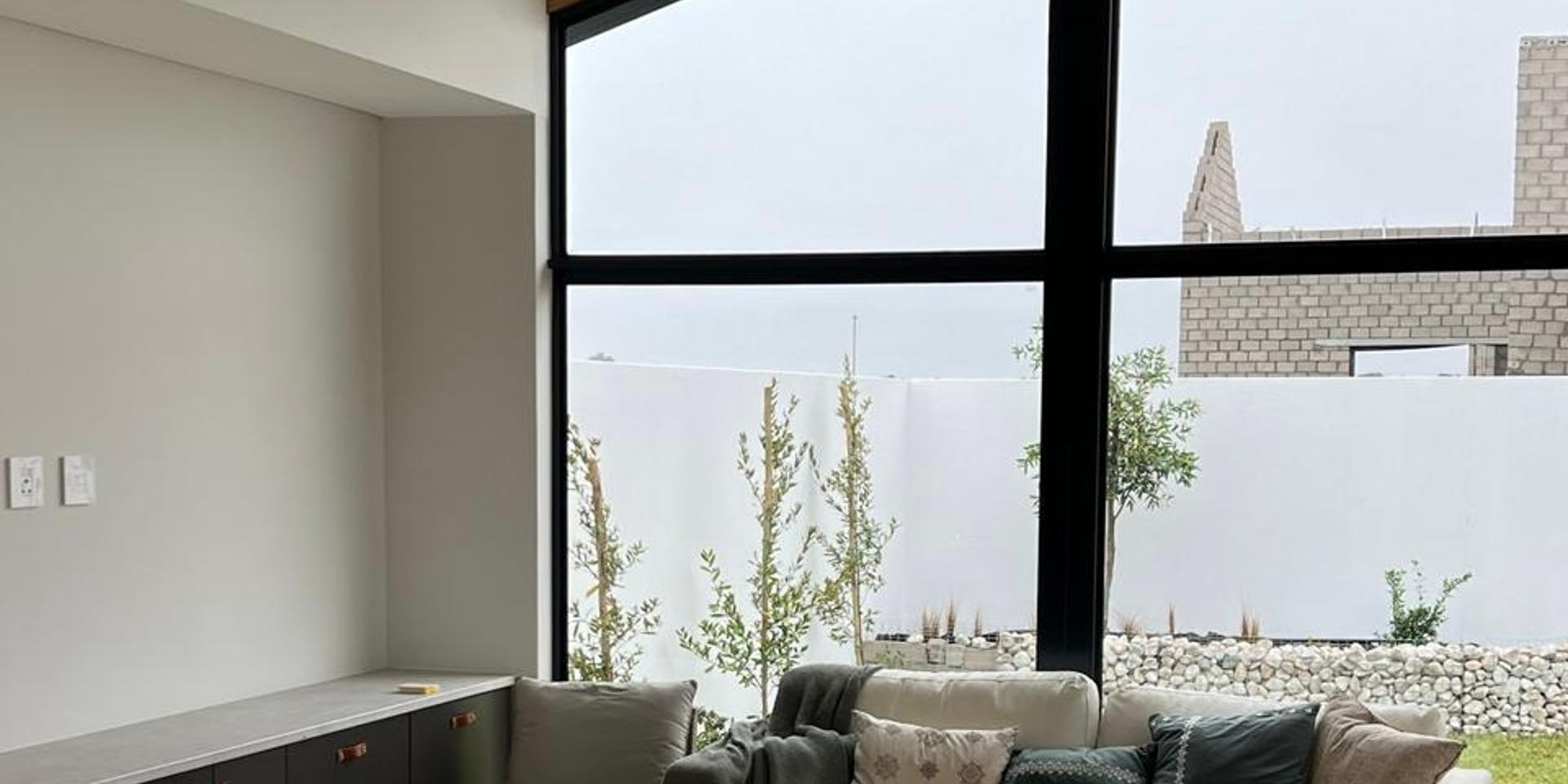 Image 4 of 6