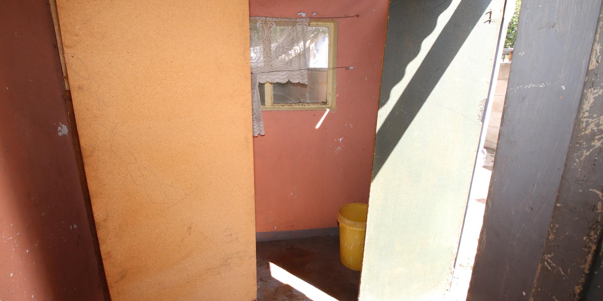Image 4 of 6