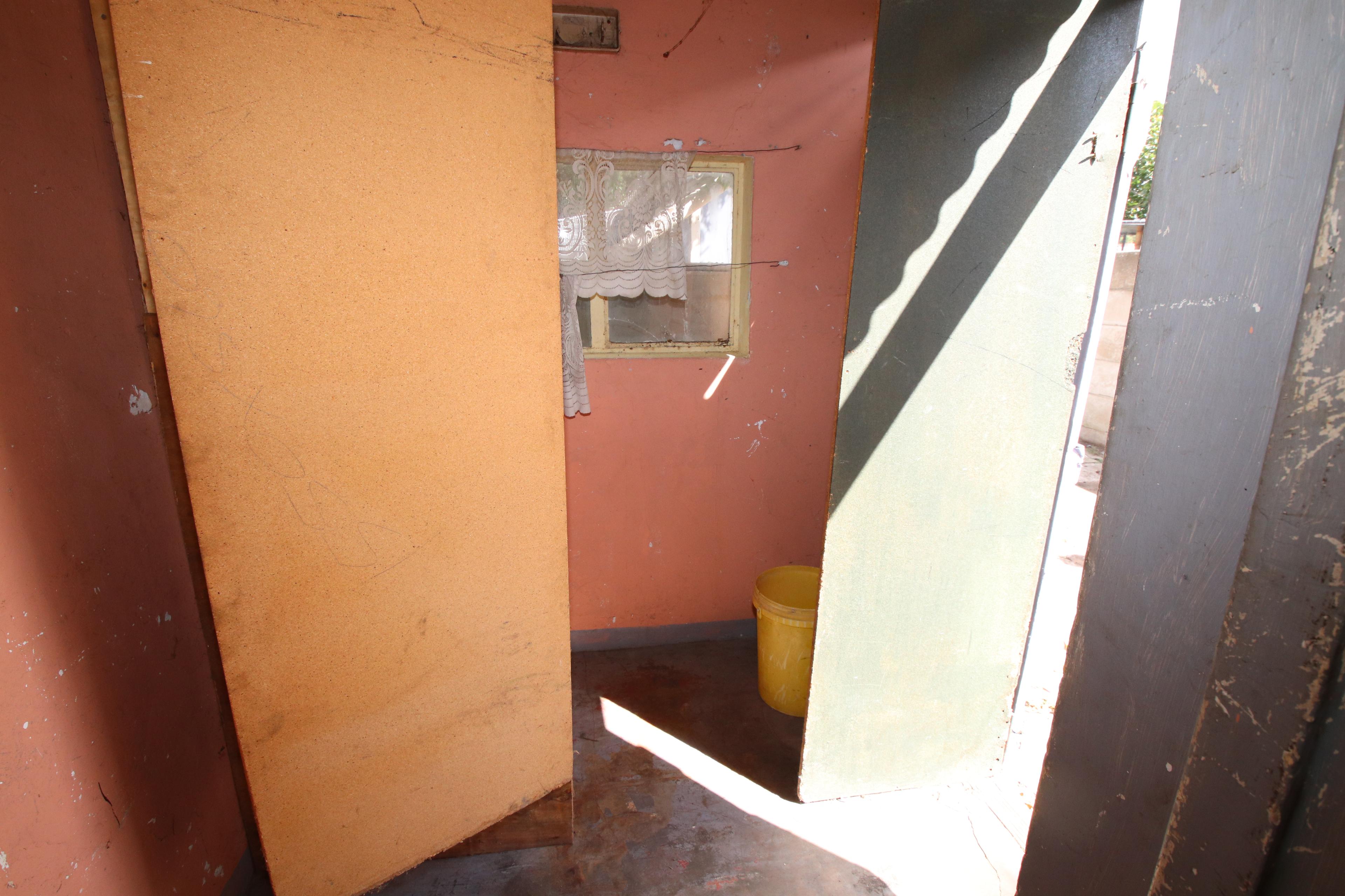 Image 4 of 6
