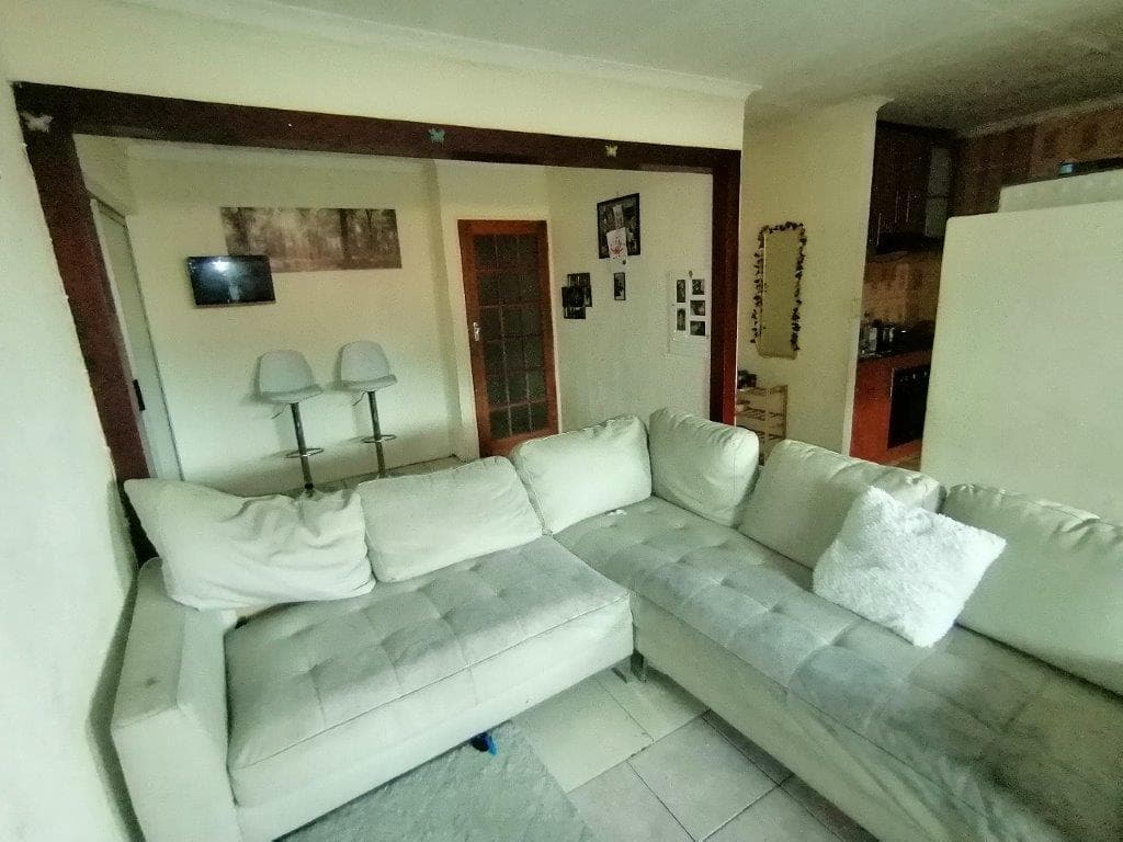 Image 4 of 6