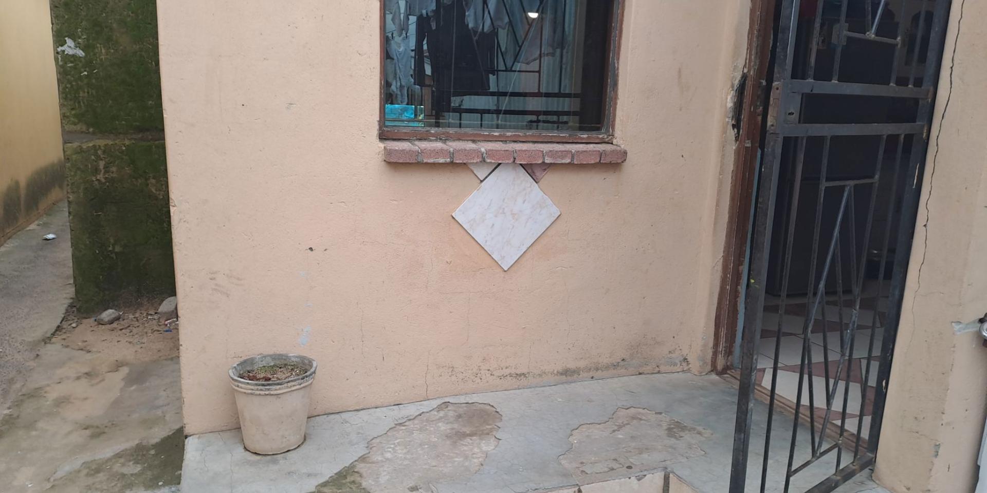 Image 4 of 6