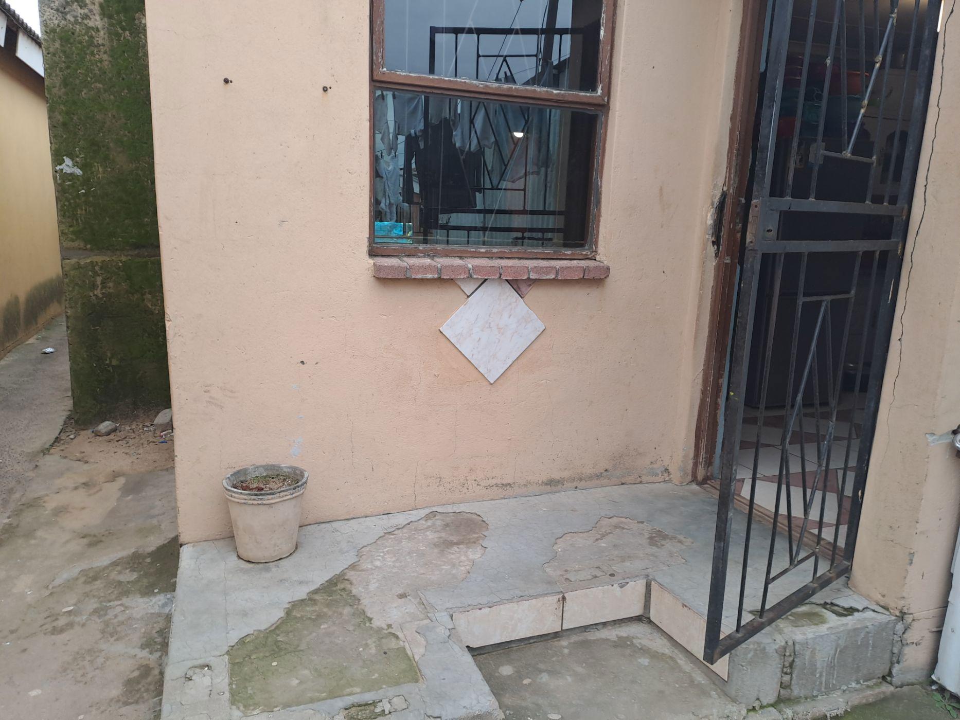 Image 4 of 6