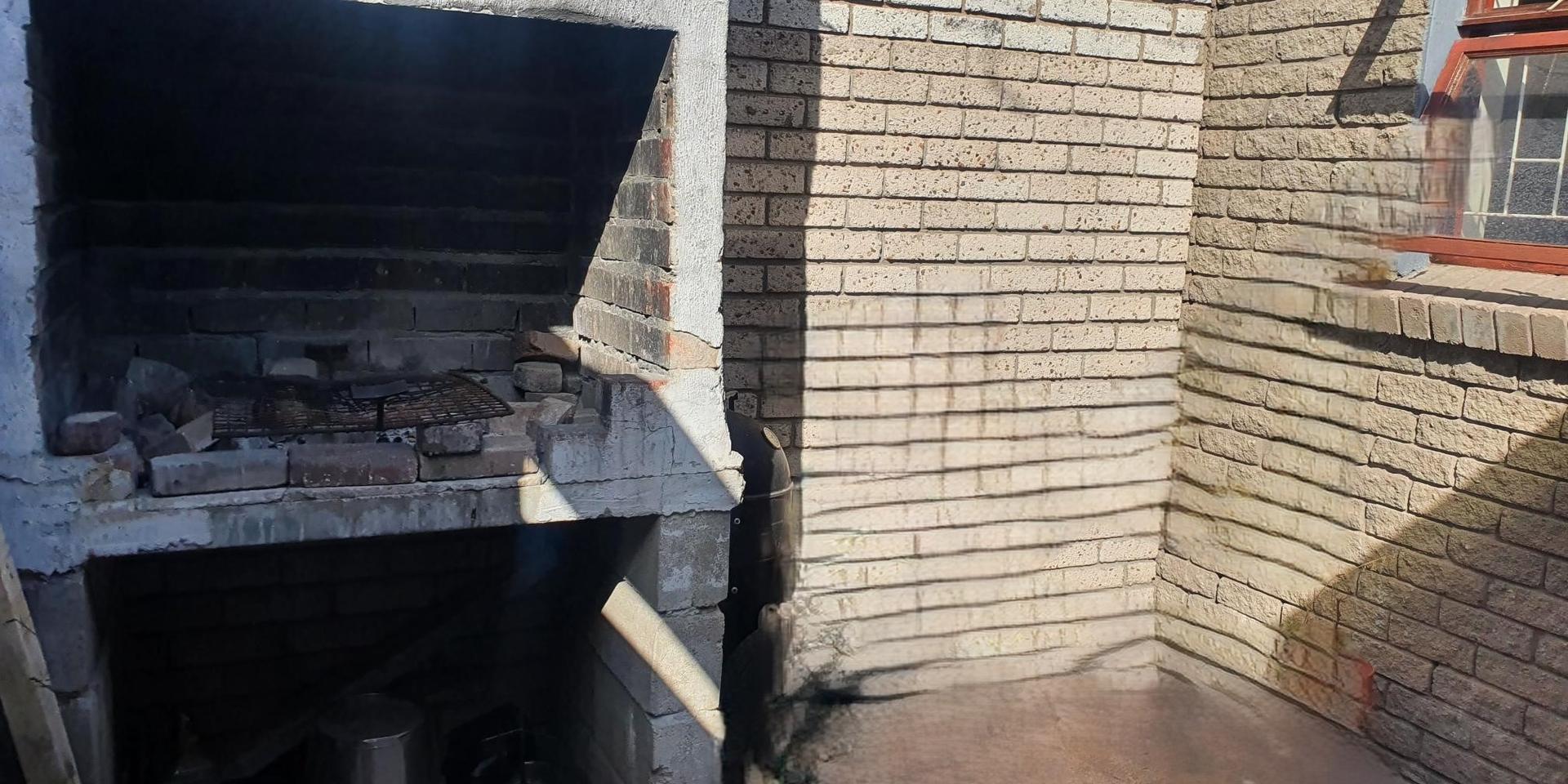 Image 4 of 6