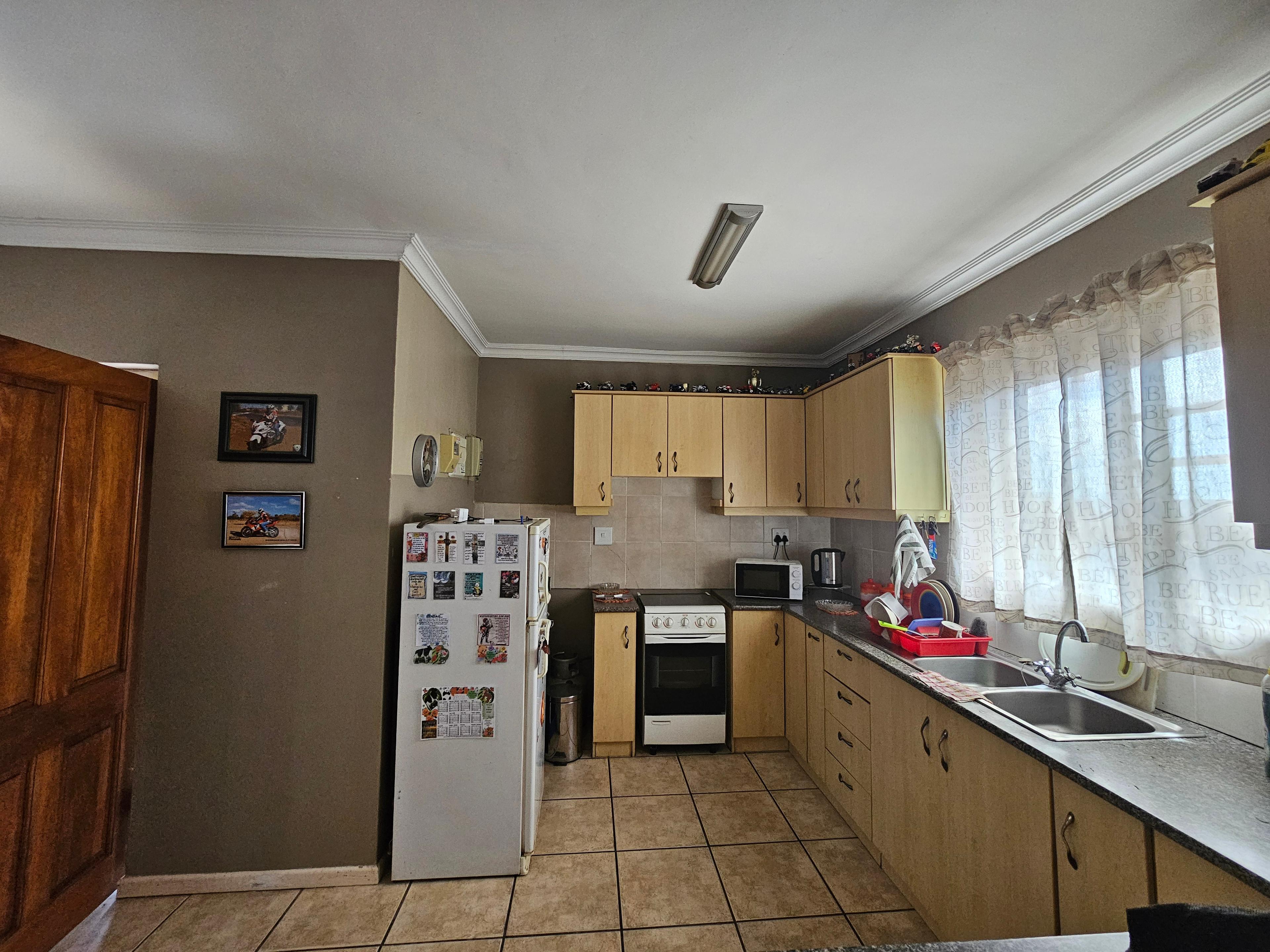 Image 4 of 6