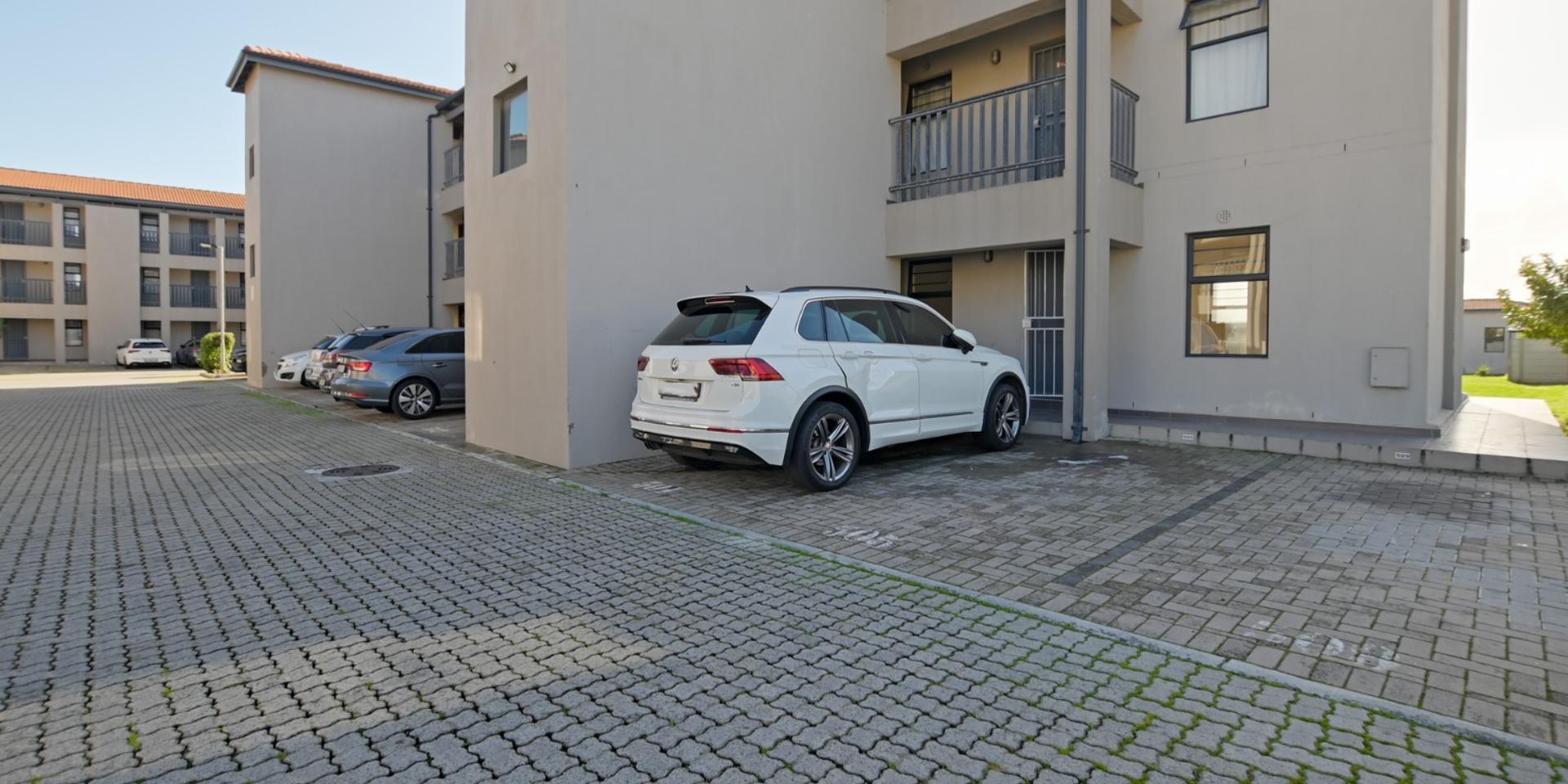Image 4 of 6