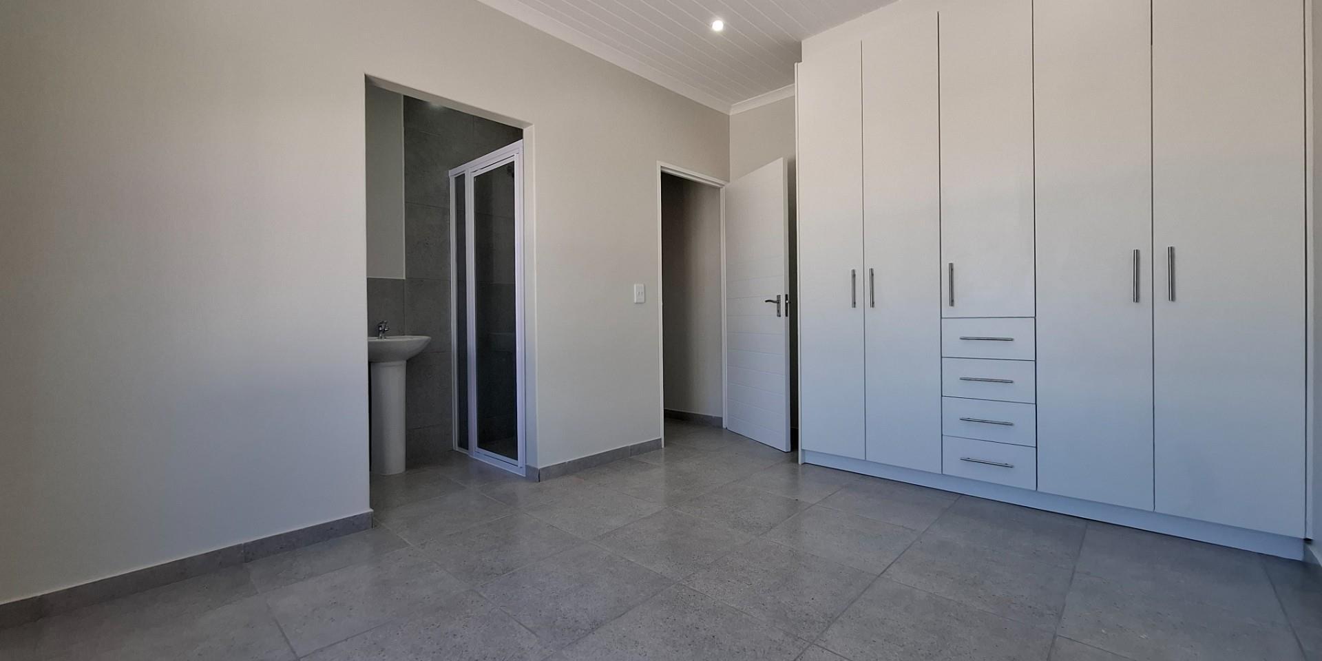 Image 4 of 6