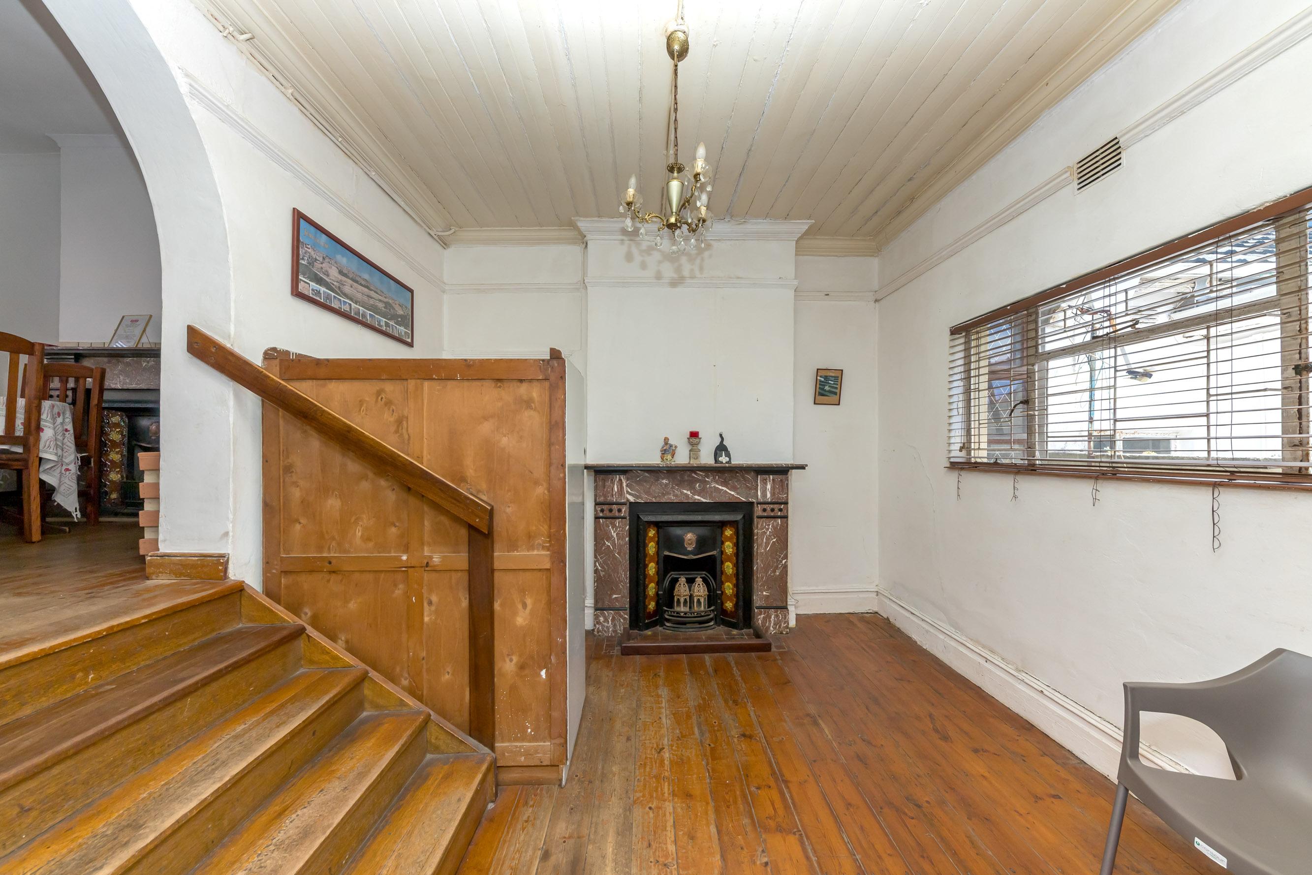 Image 3 of 6