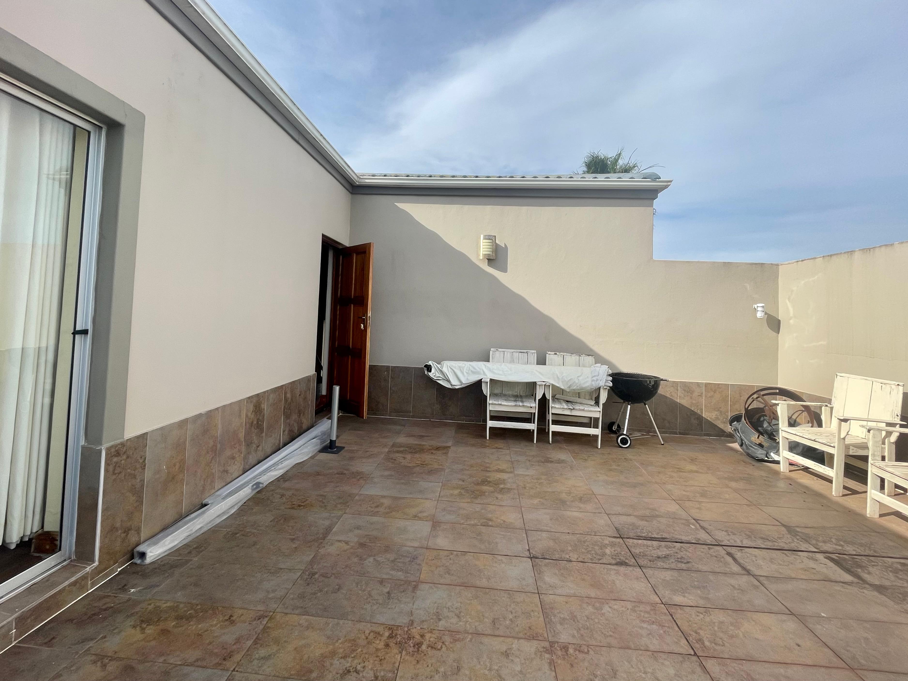 Image 4 of 6