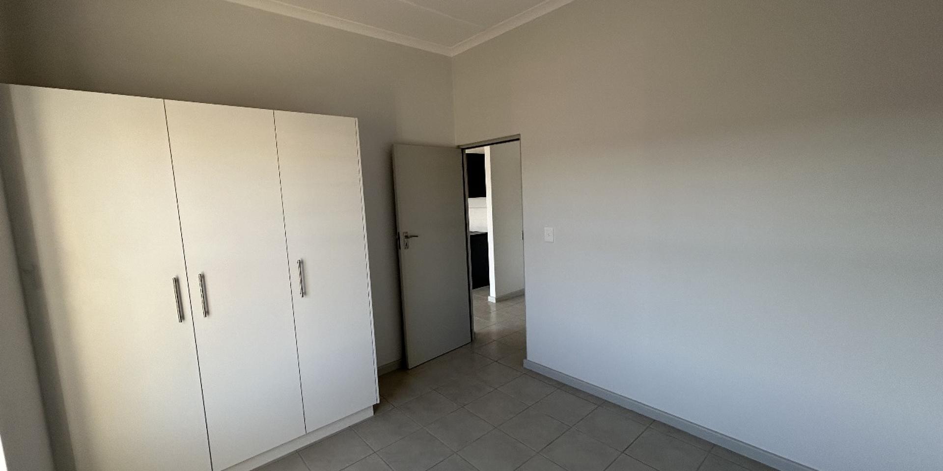 Image 4 of 6