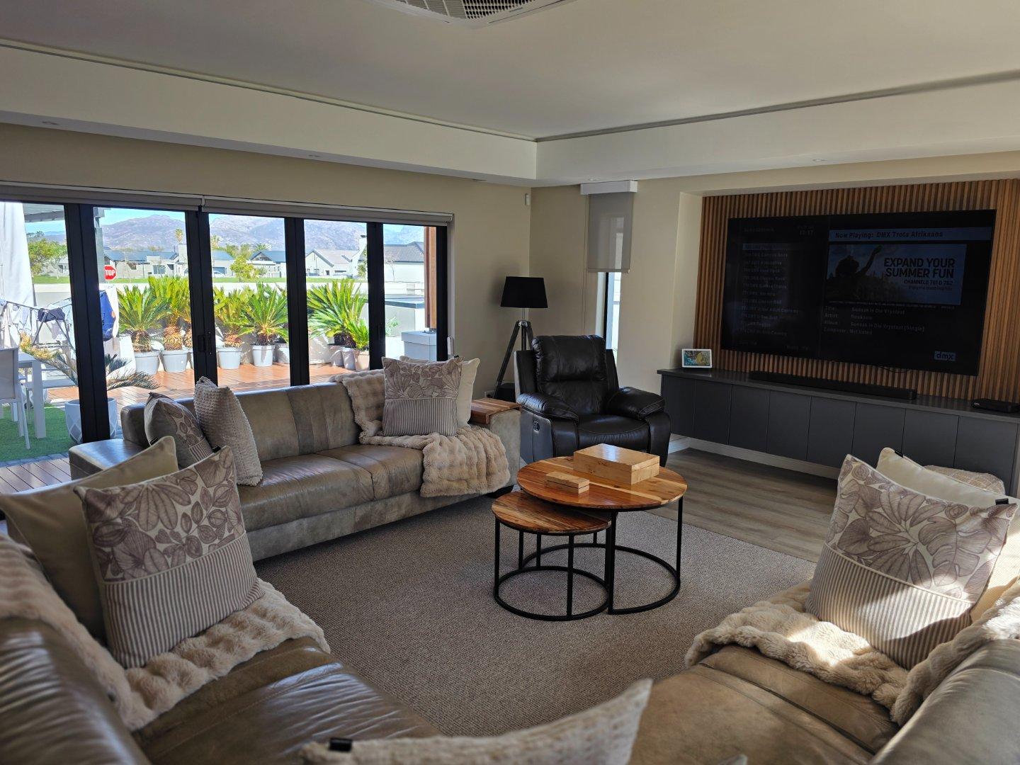Image 4 of 6