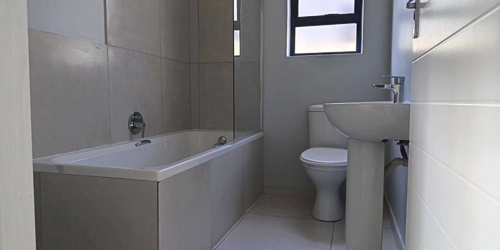 Image 4 of 6