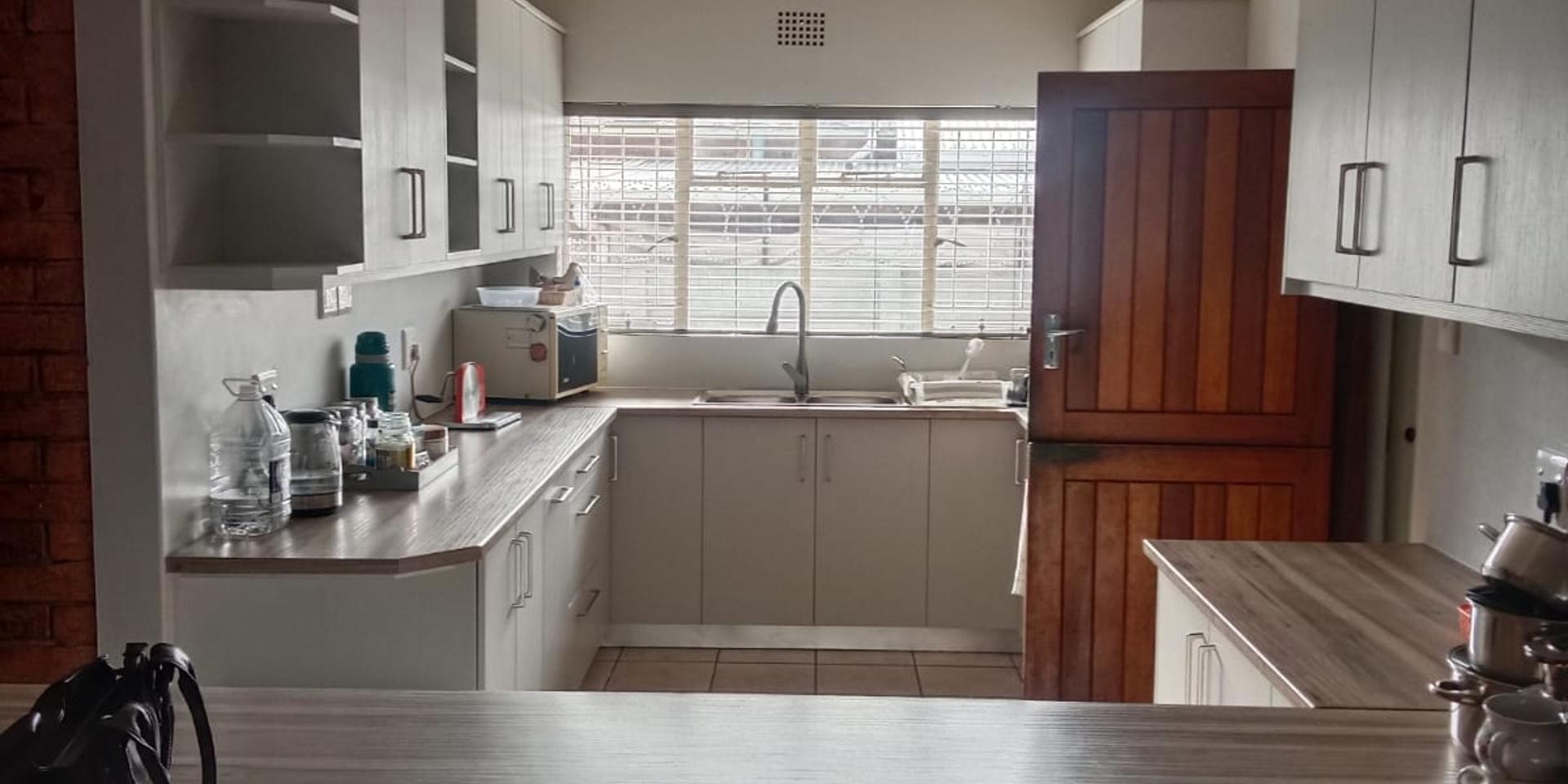 Image 3 of 6