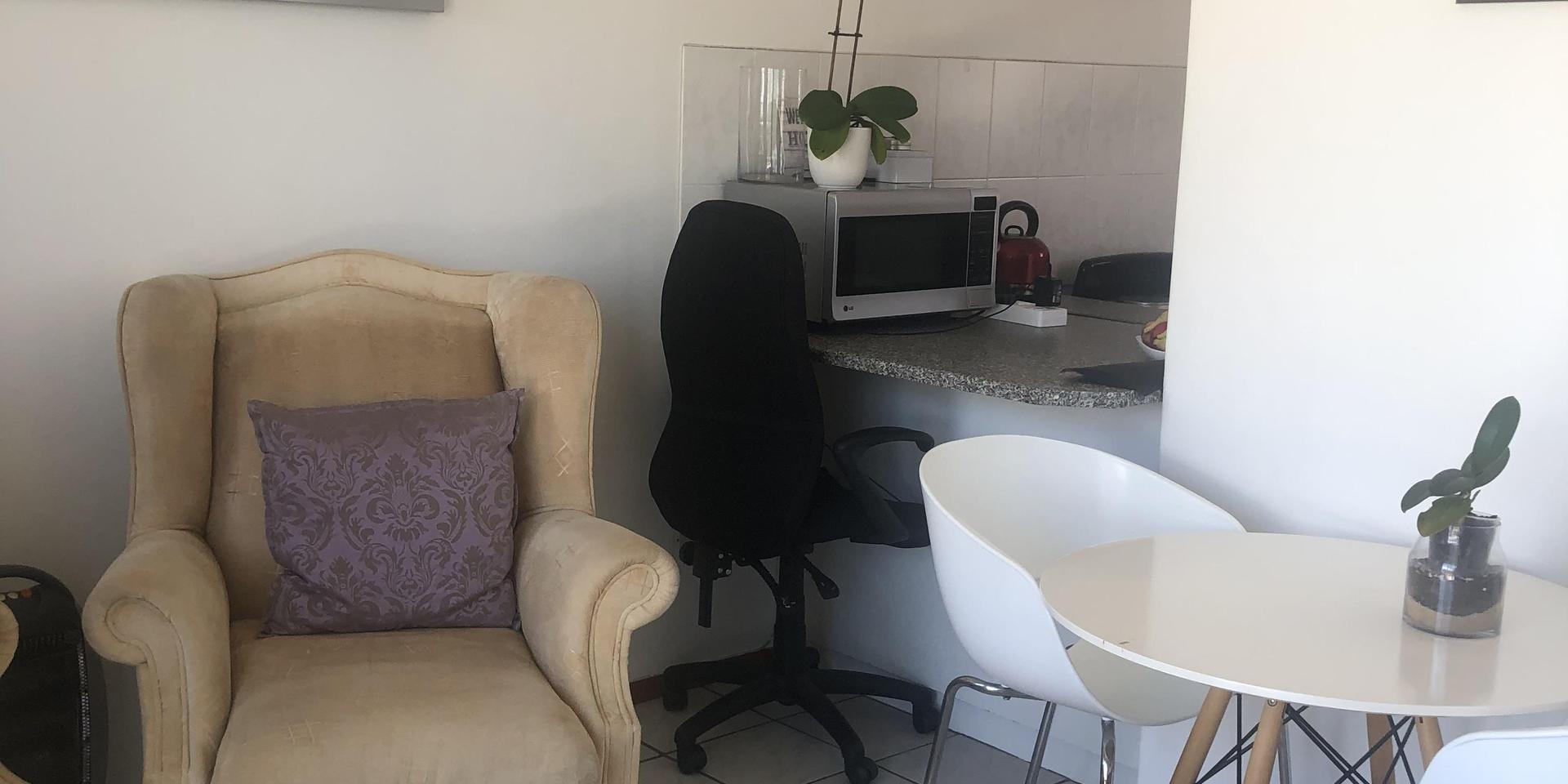 Image 2 of 6