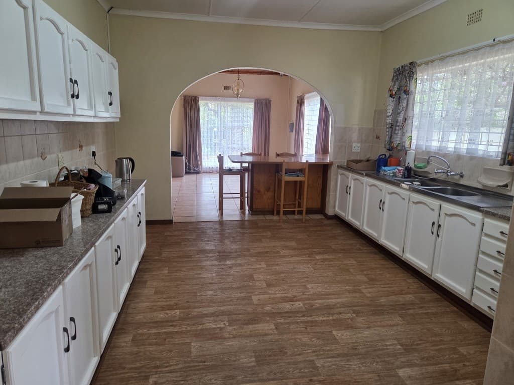 Image 4 of 6