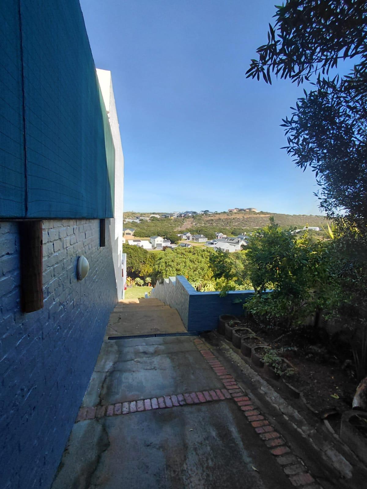 Image 4 of 6